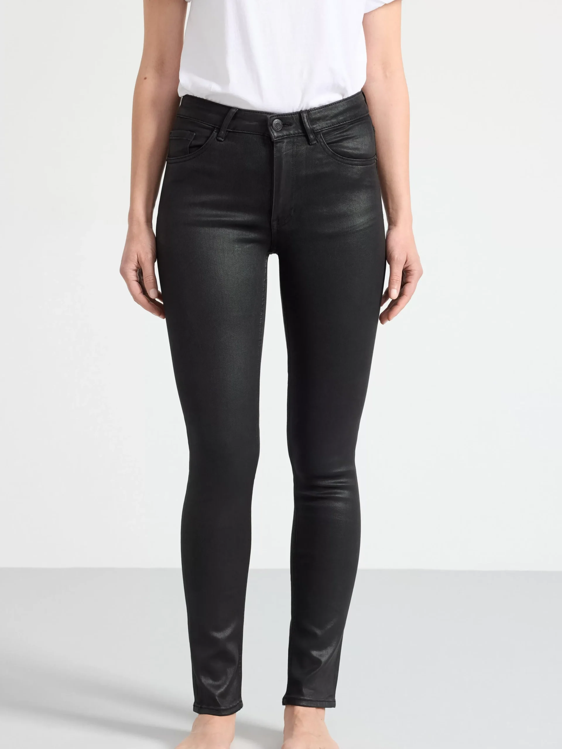 Byxor>Lindex Alba-Jeans Med Smal Passform, Smalt Ben Och Belagd Yta Black