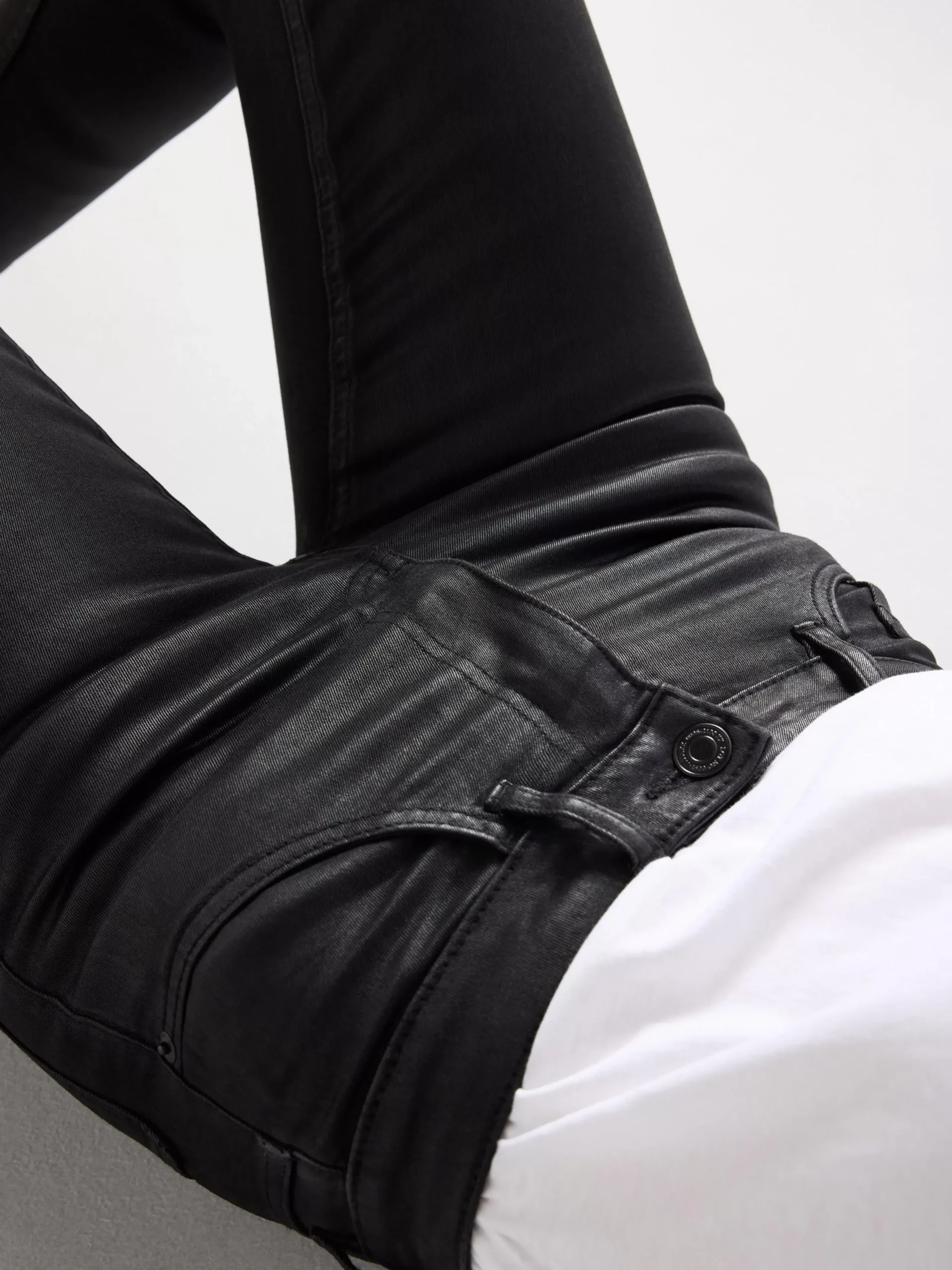 Byxor>Lindex Alba-Jeans Med Smal Passform, Smalt Ben Och Belagd Yta Black