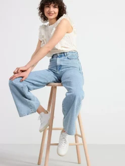Toppar & T-Shirts>Lindex Armlos Stickad Topp Med Volanger Off White