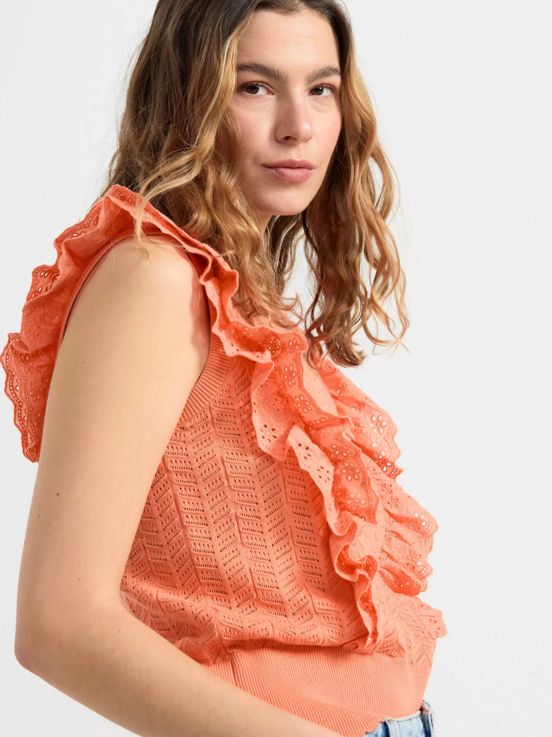 Toppar & T-Shirts>Lindex Armlos Stickad Topp Med Volanger Light Orange