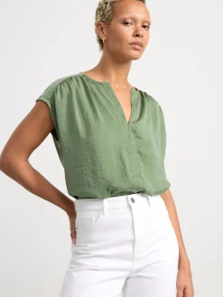 Toppar & T-Shirts>Lindex Armlos Topp Med V-Ringning Light Khaki