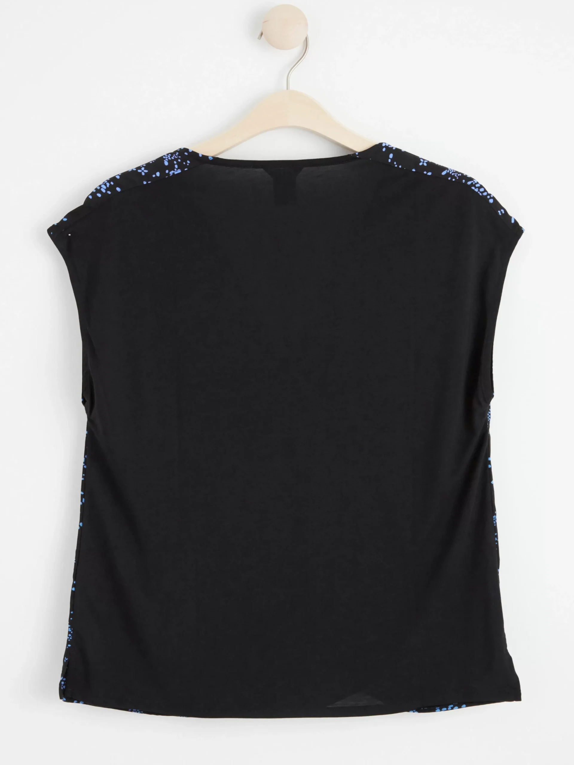 Toppar & T-Shirts>Lindex Armlos Topp Med V-Ringning Black
