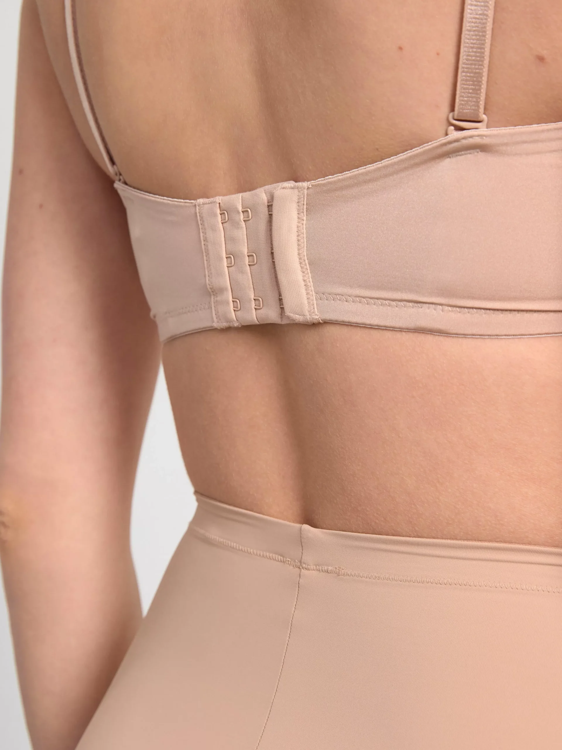 Bh>Lindex Axelbandslos Push-Up Bh Med Djup Urringning Beige