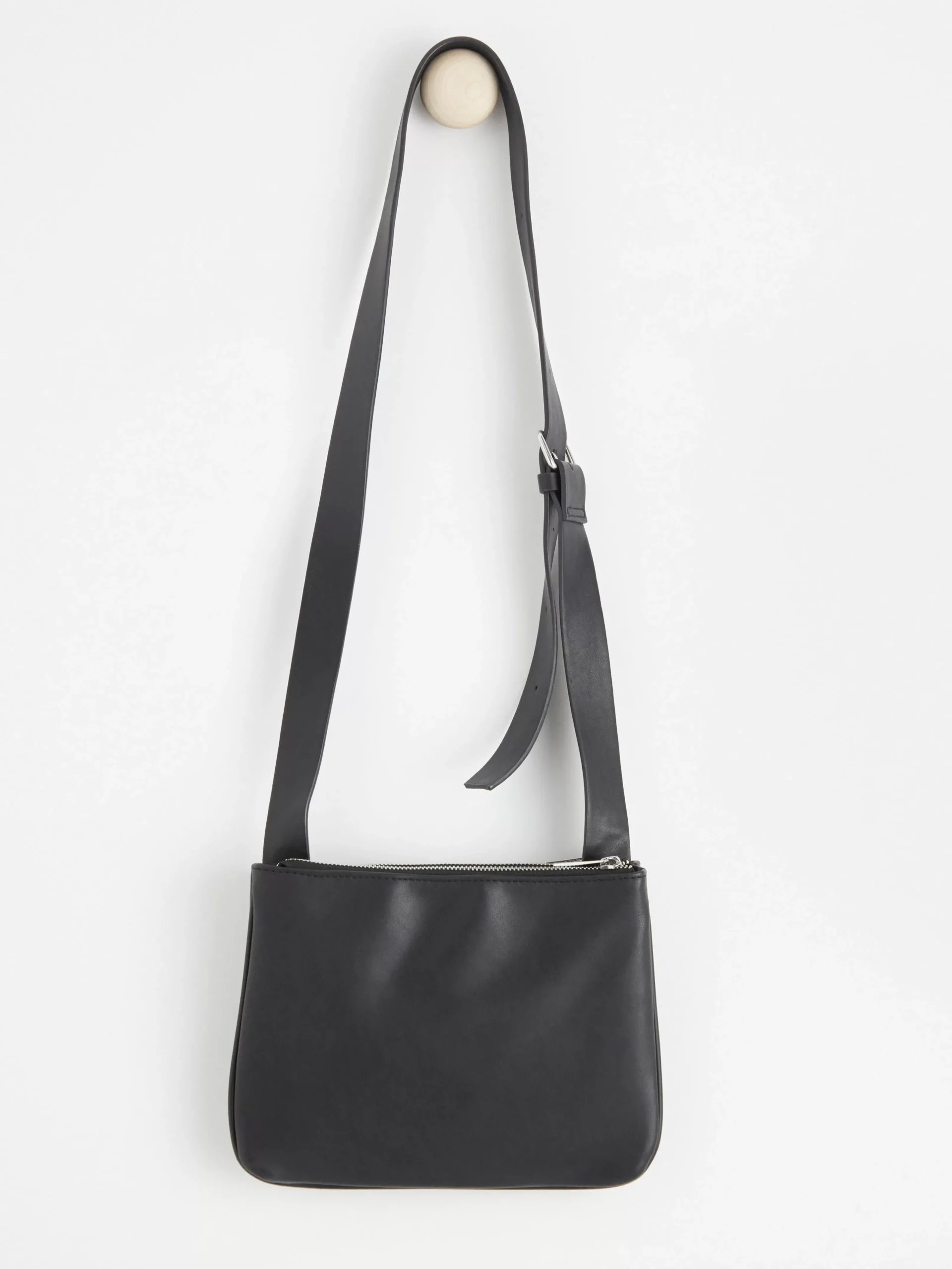 Accessoarer>Lindex Axelremsvaska Black