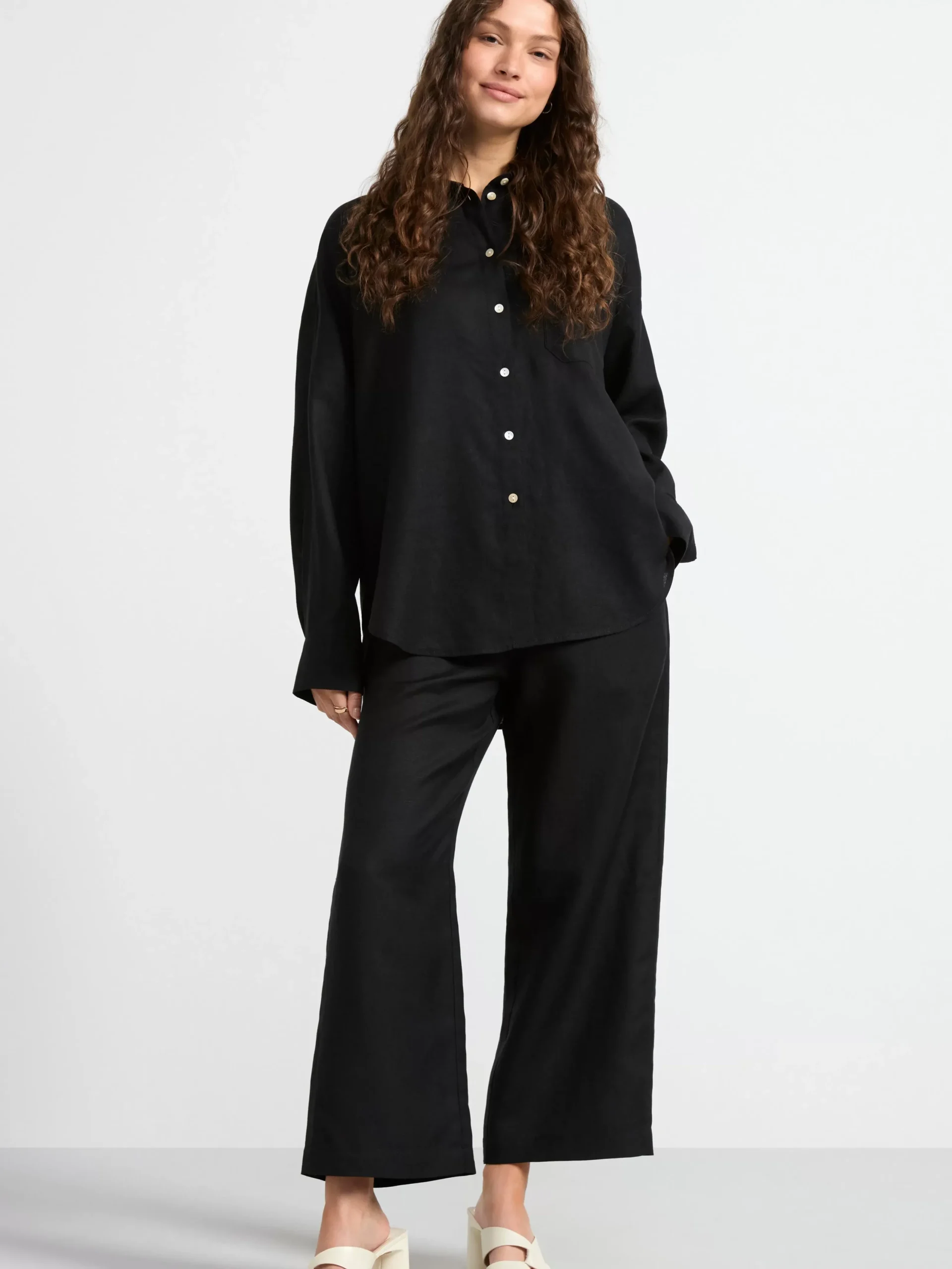 Byxor>Lindex Bella Rak Croppad Byxa I Linne Black