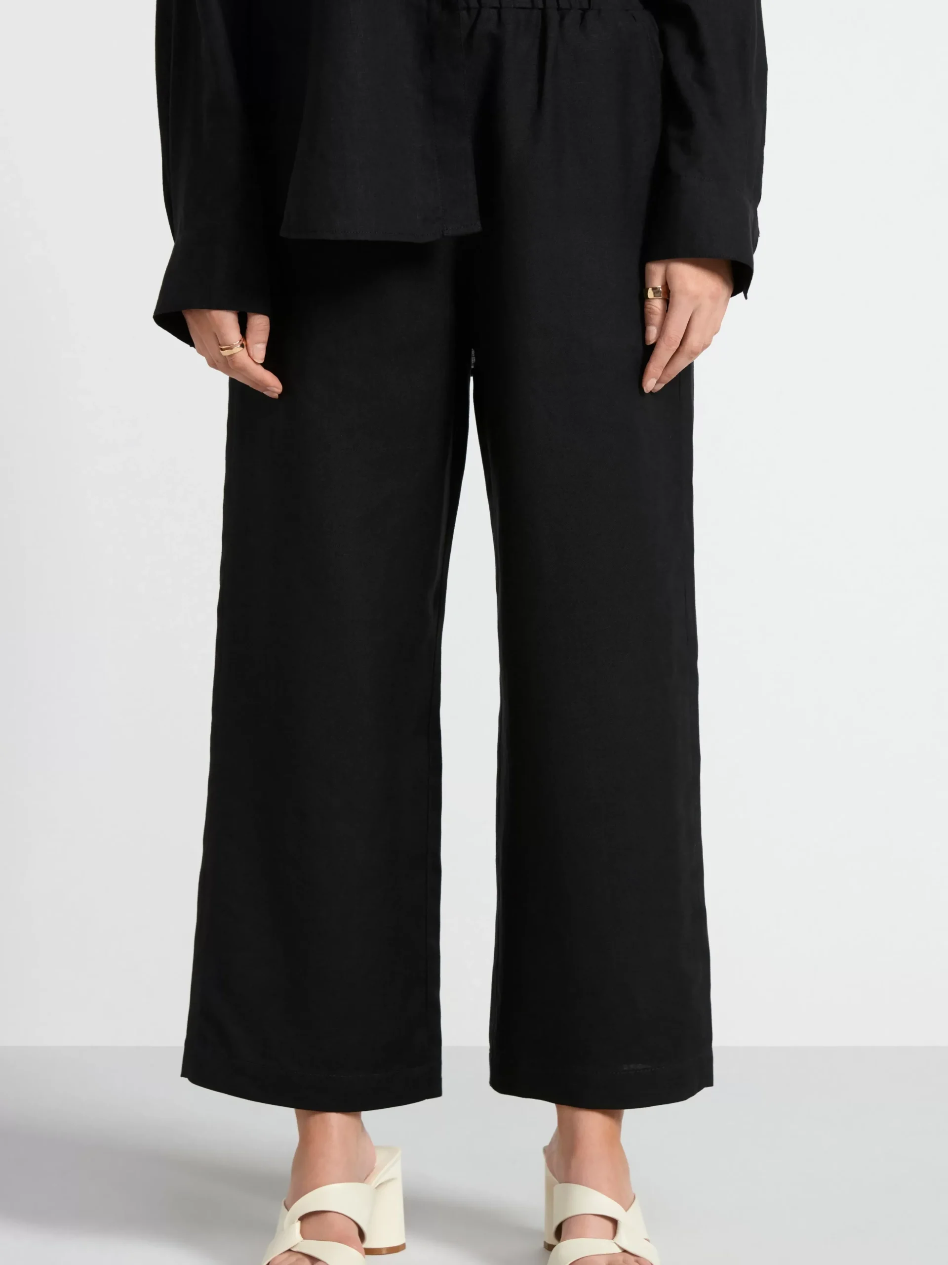 Byxor>Lindex Bella Rak Croppad Byxa I Linne Black