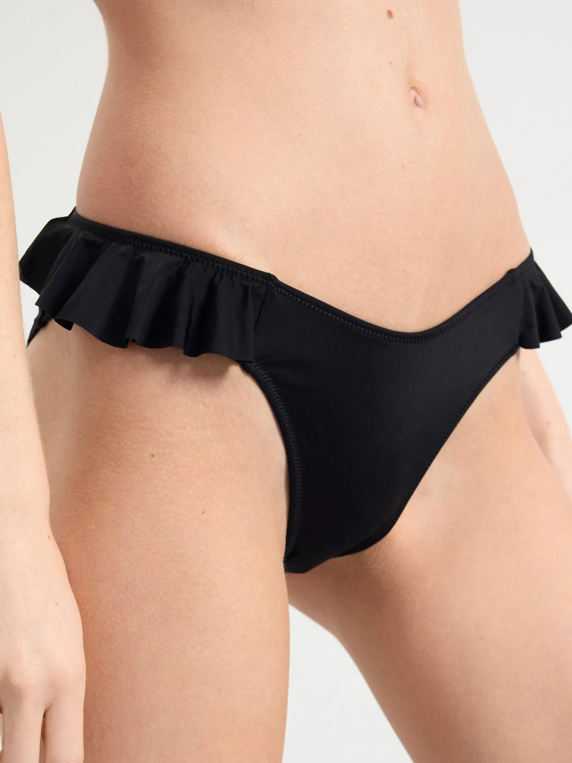 Badkläder>Lindex Bikiniunderdel I Brazilianmodell Med Volanger Black