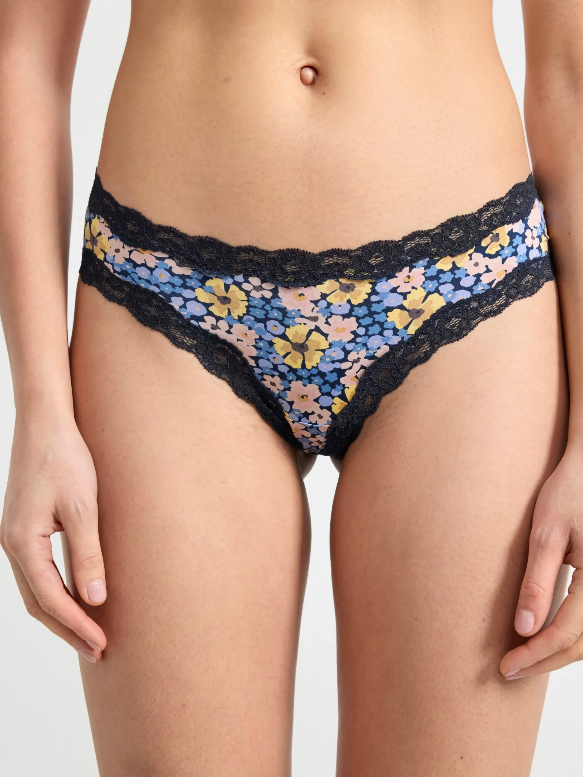 Trosor>Lindex Brazilian Low Waist Trosa Med Hogt Skuret Ben Och Blommor Navy