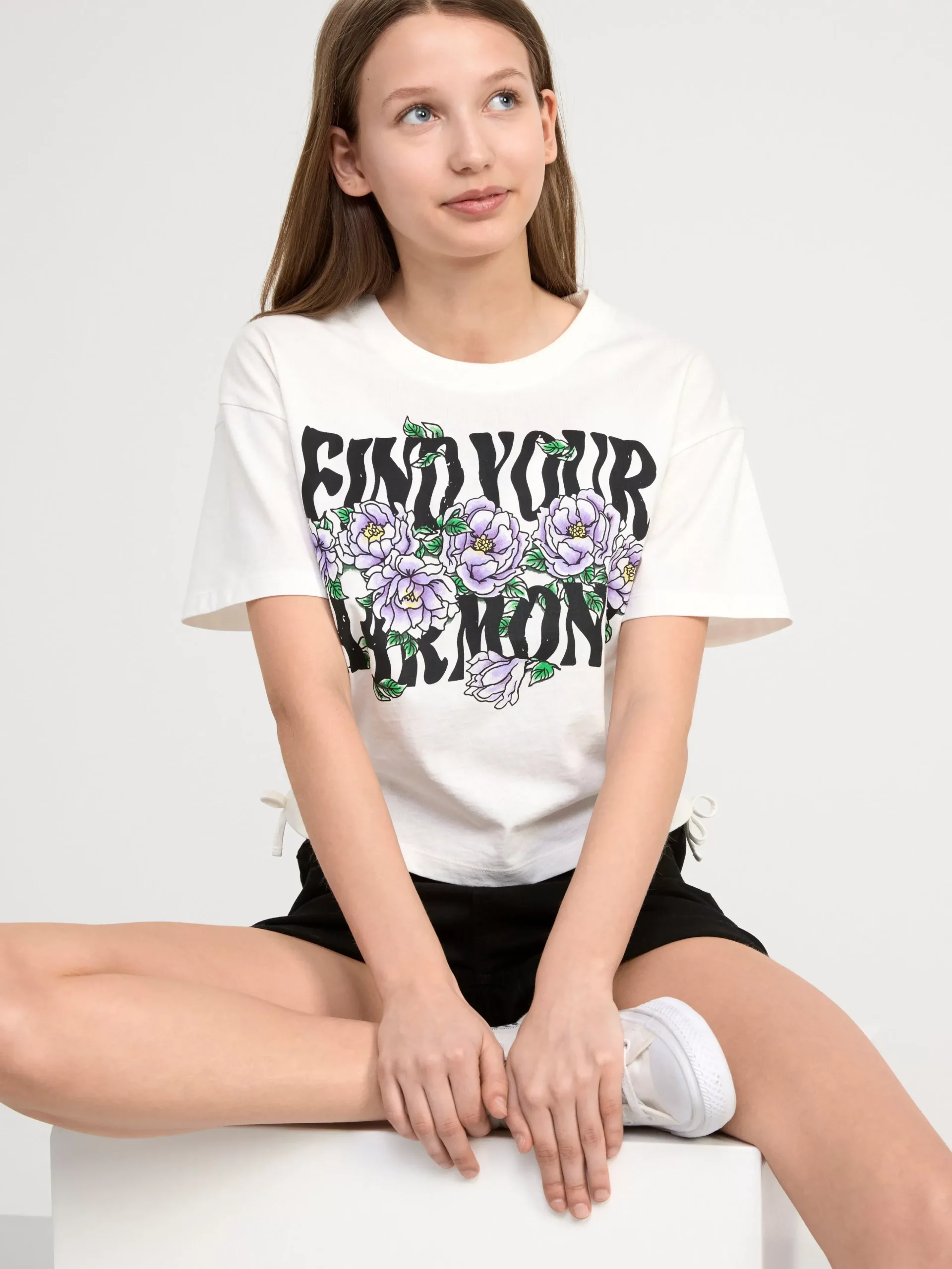 Toppar & T-Shirts>Lindex Croppad T-Shirt Med Tryck Och Rynkdetaljer Off White