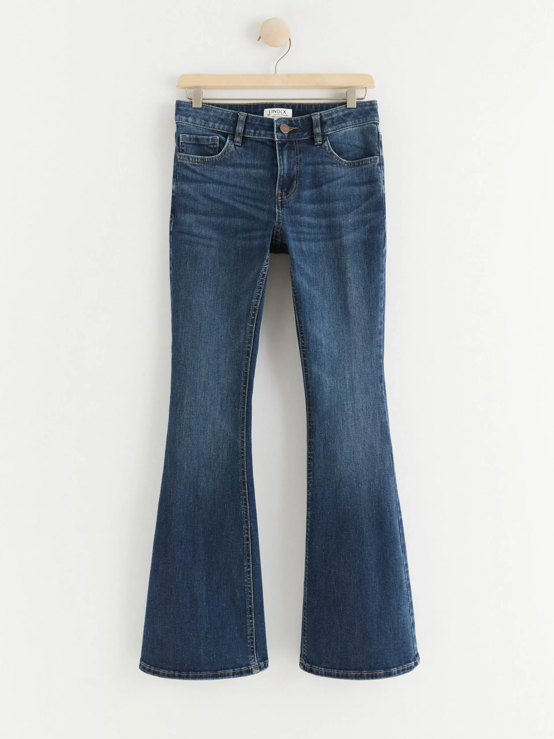 Jeans>Lindex Freja Jeans Med Utsvangt Ben, Superstretch Och Normalhog Midja Washed Denim