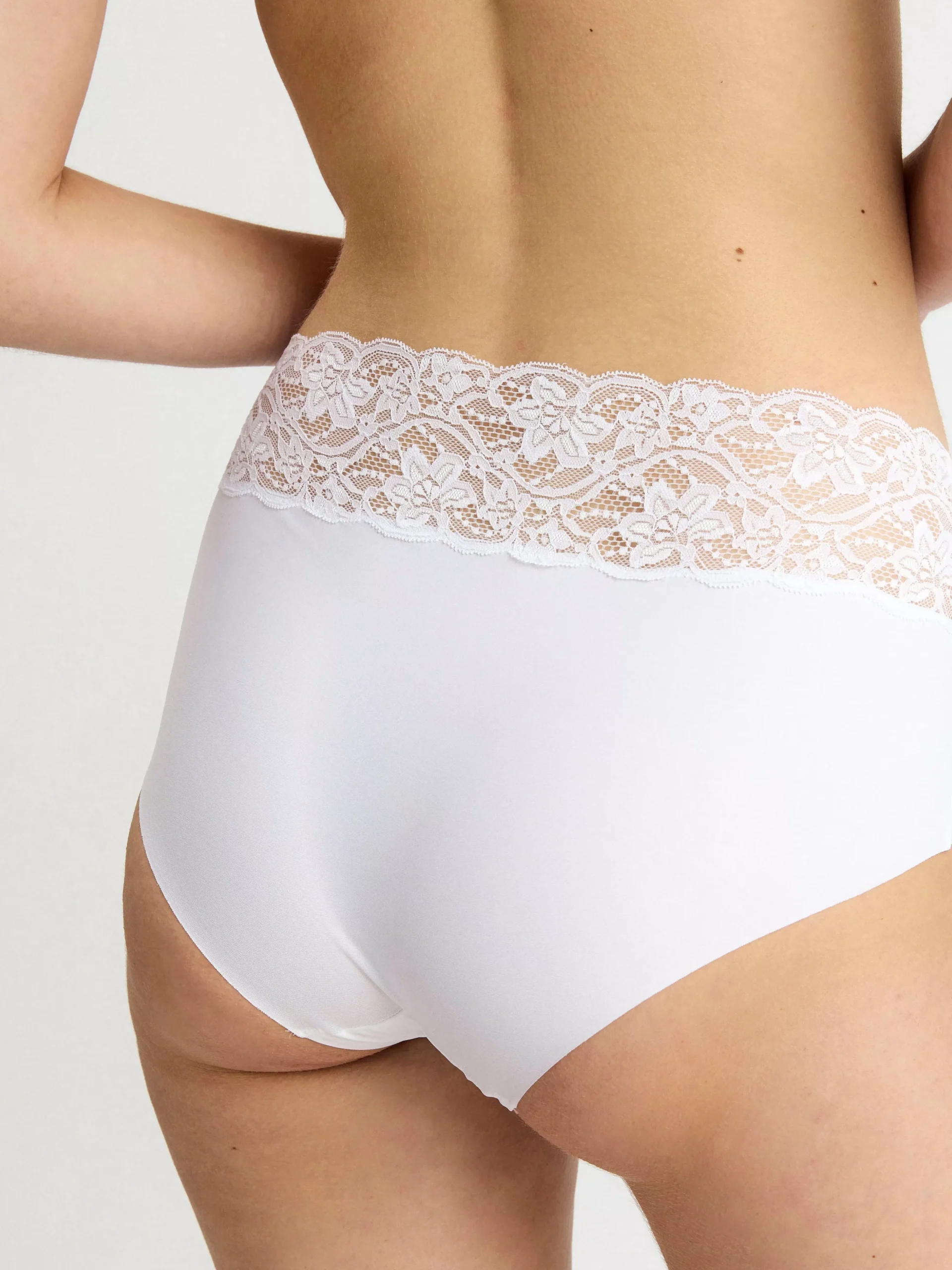Trosor>Lindex Invisible Regular Waist Trosa Med Spets White