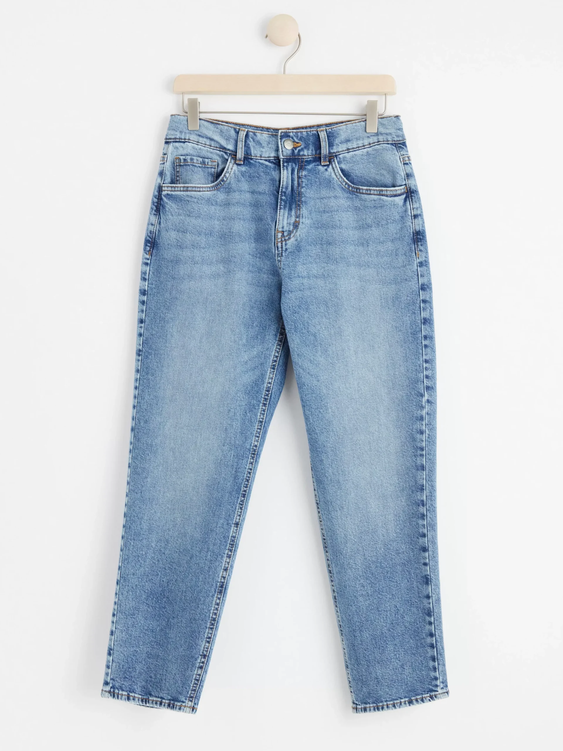 Jeans>Lindex Jeans Med Avsmalnande Ben Och Normalhog Midja Denim