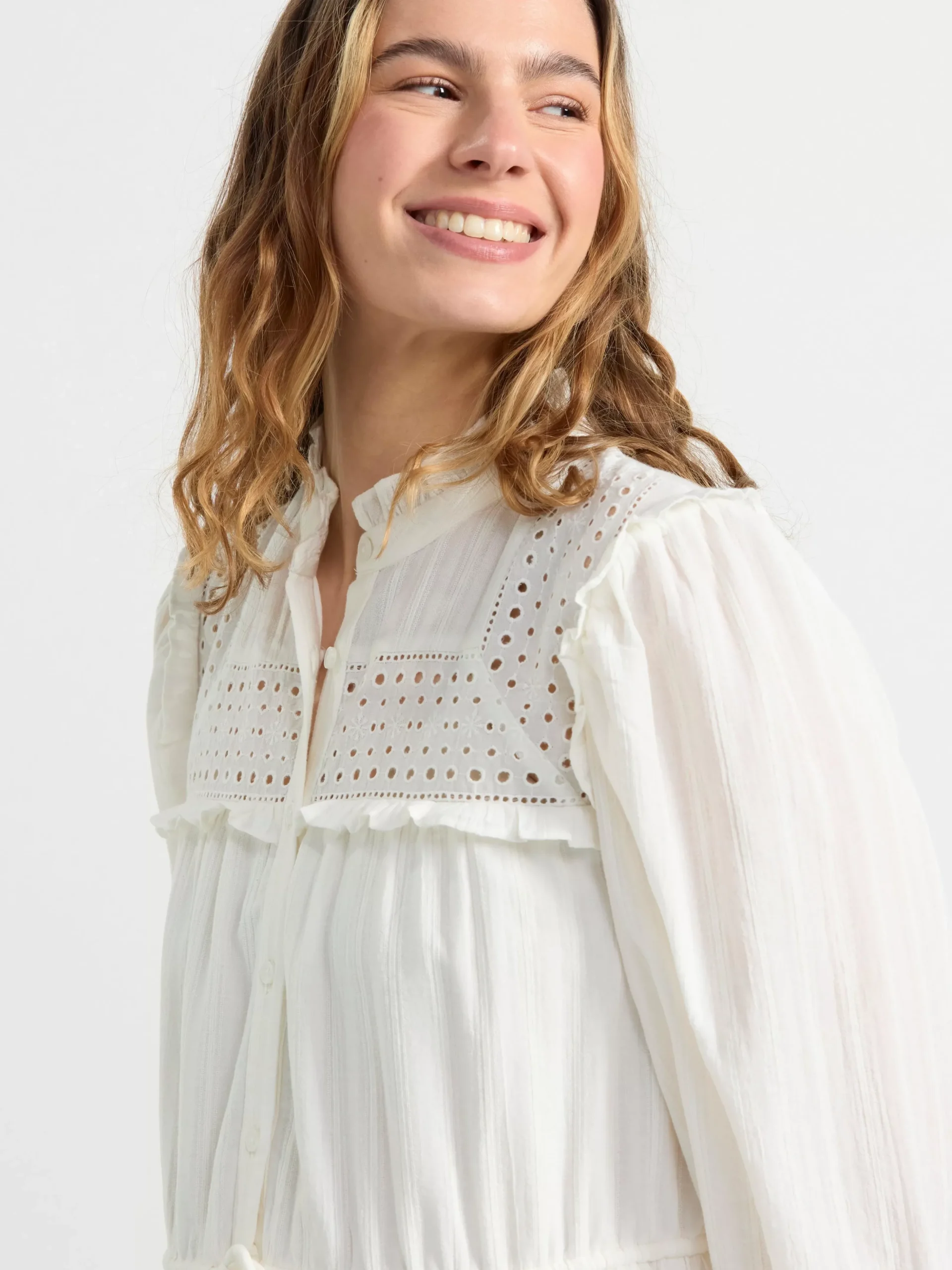 Klänningar>Lindex Klanning Med Broderie Anglaise Och Volangdetaljer Off White