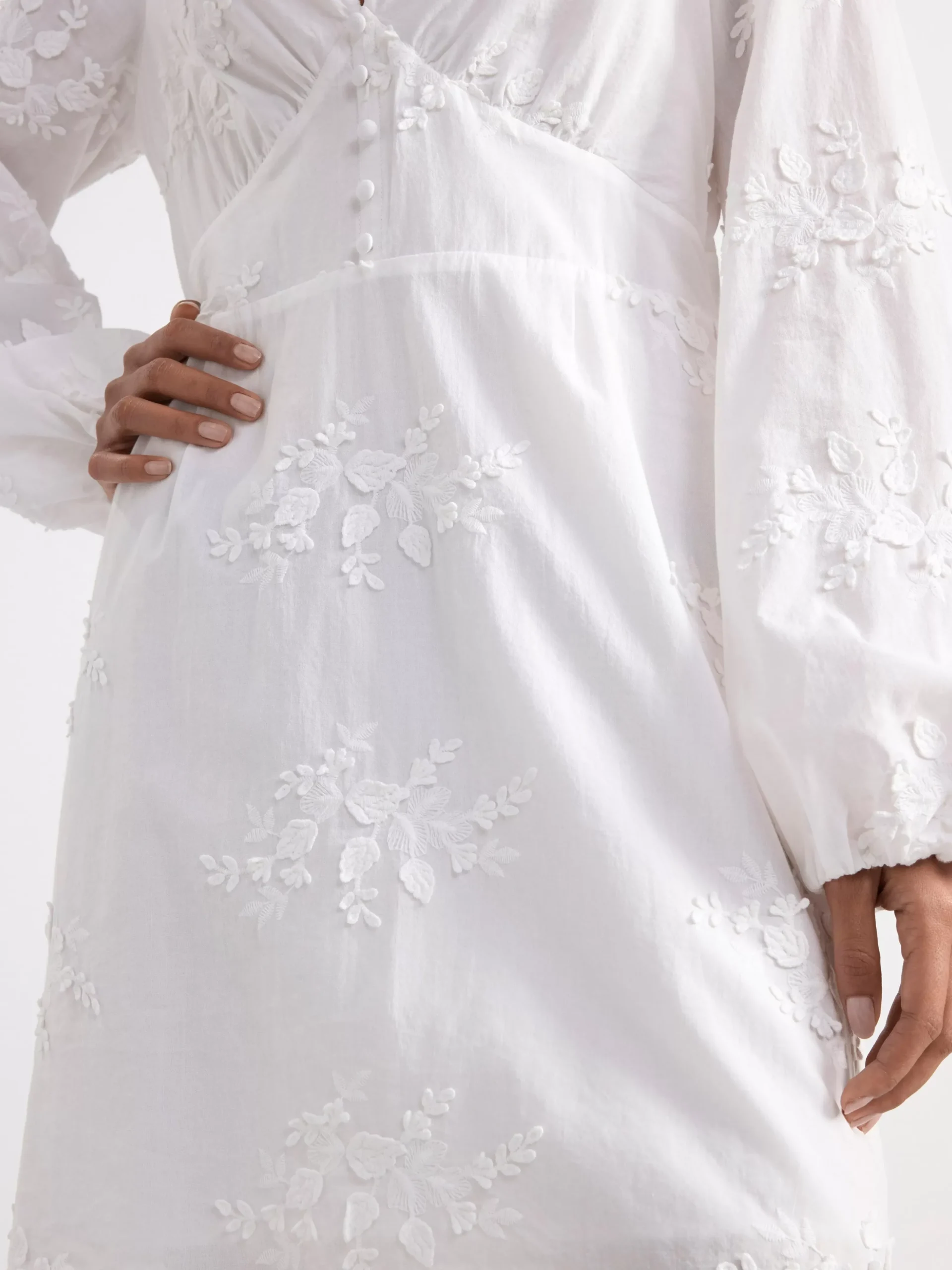 Klänningar>Lindex Kort Klanning Med Blombroderi White