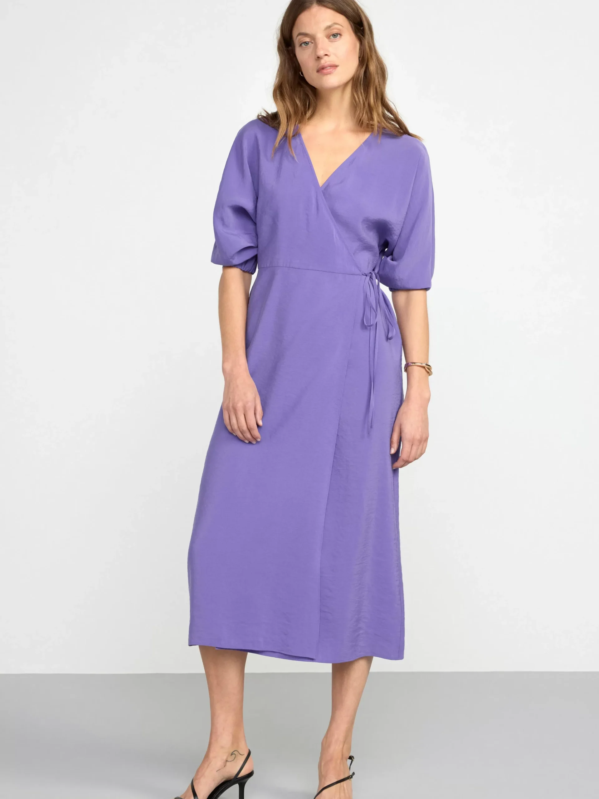 Klänningar>Lindex Kortarmad Klanning I Omlottdesign Strong Lilac