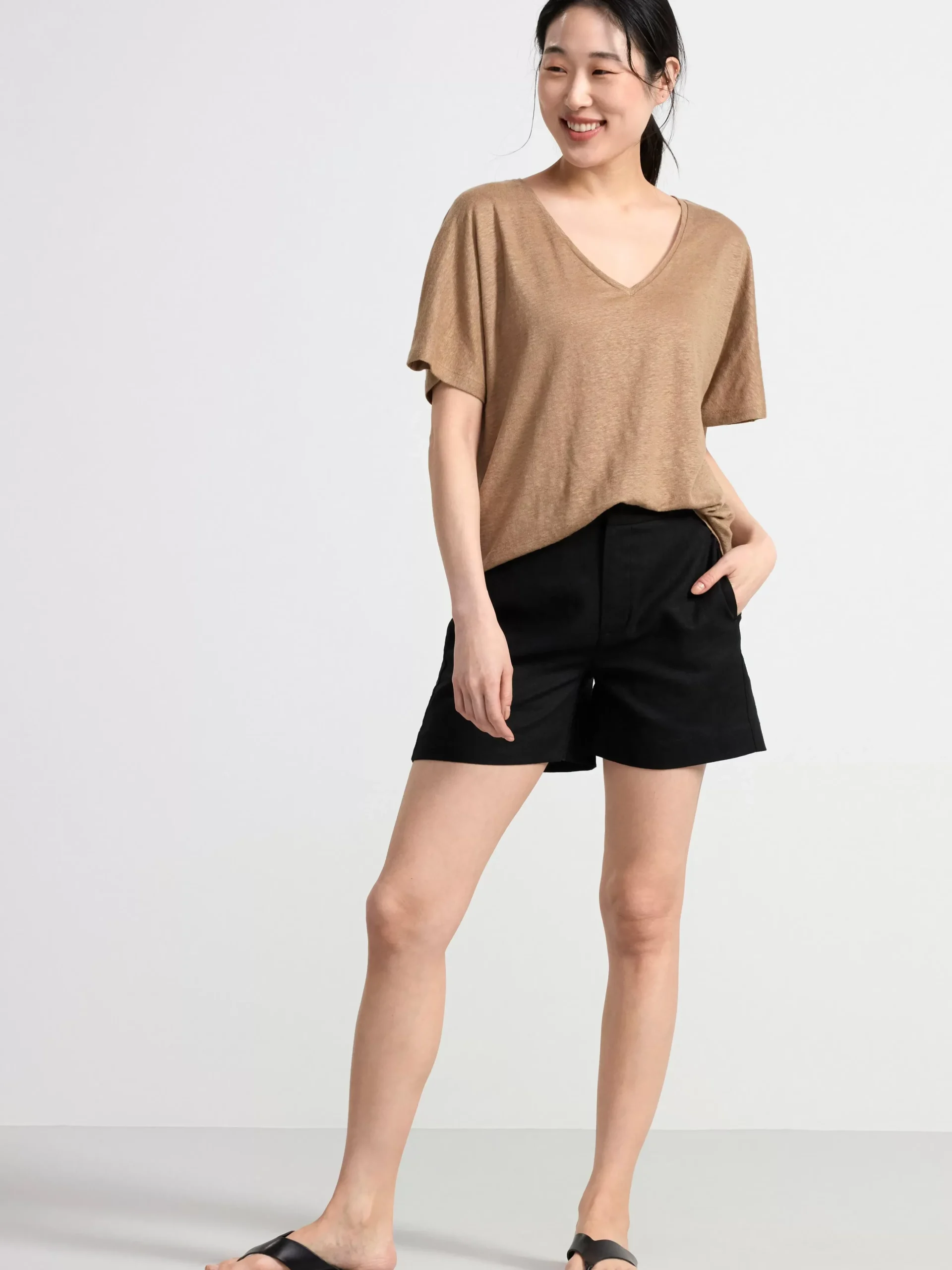Toppar & T-Shirts>Lindex Kortarmad Linnetopp Med V‑Ringning Light Dusty Brown