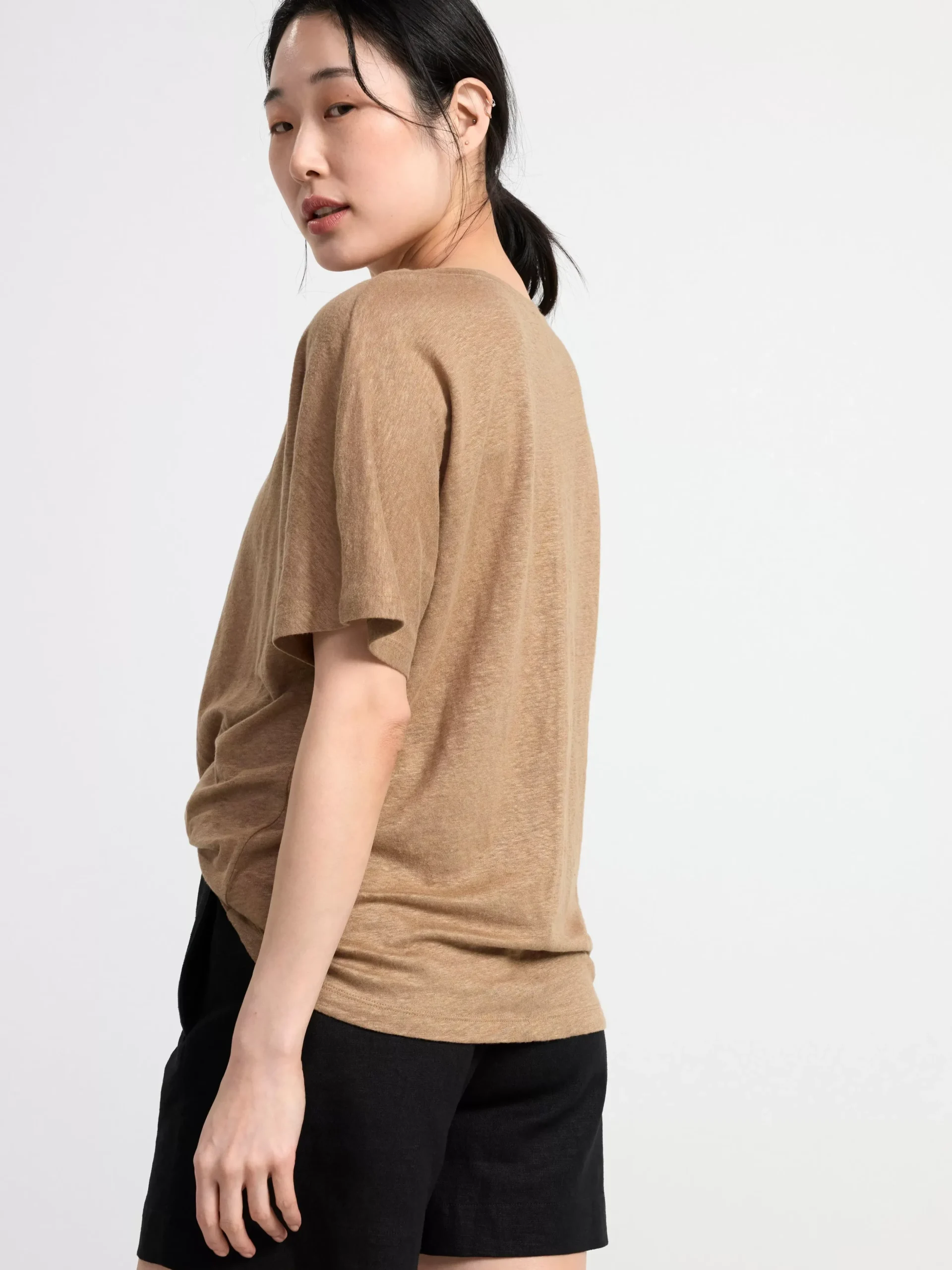 Toppar & T-Shirts>Lindex Kortarmad Linnetopp Med V‑Ringning Light Dusty Brown