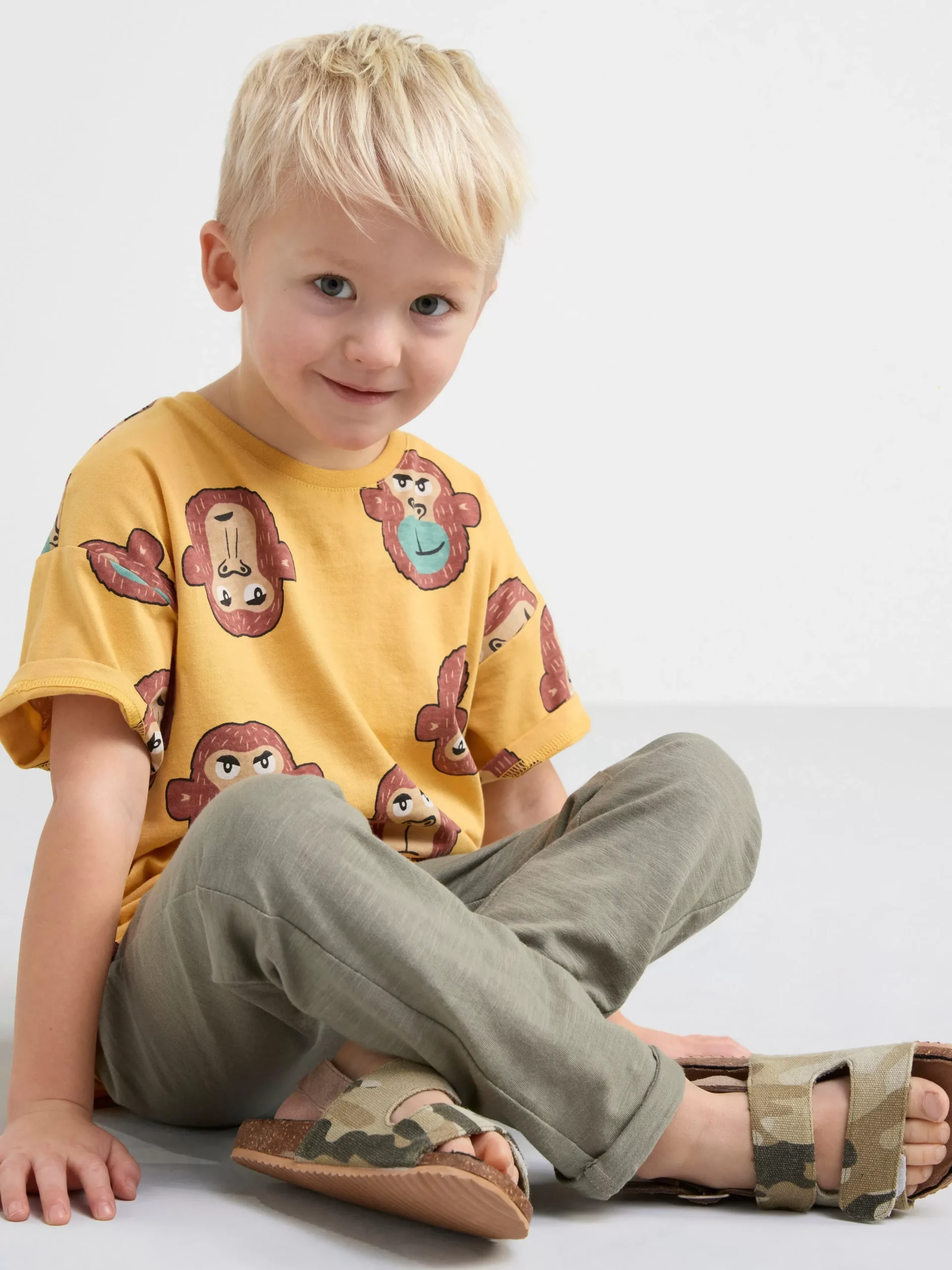 Toppar & T-Shirts>Lindex Kortarmad Topp Med Apor Light Dusty Yellow