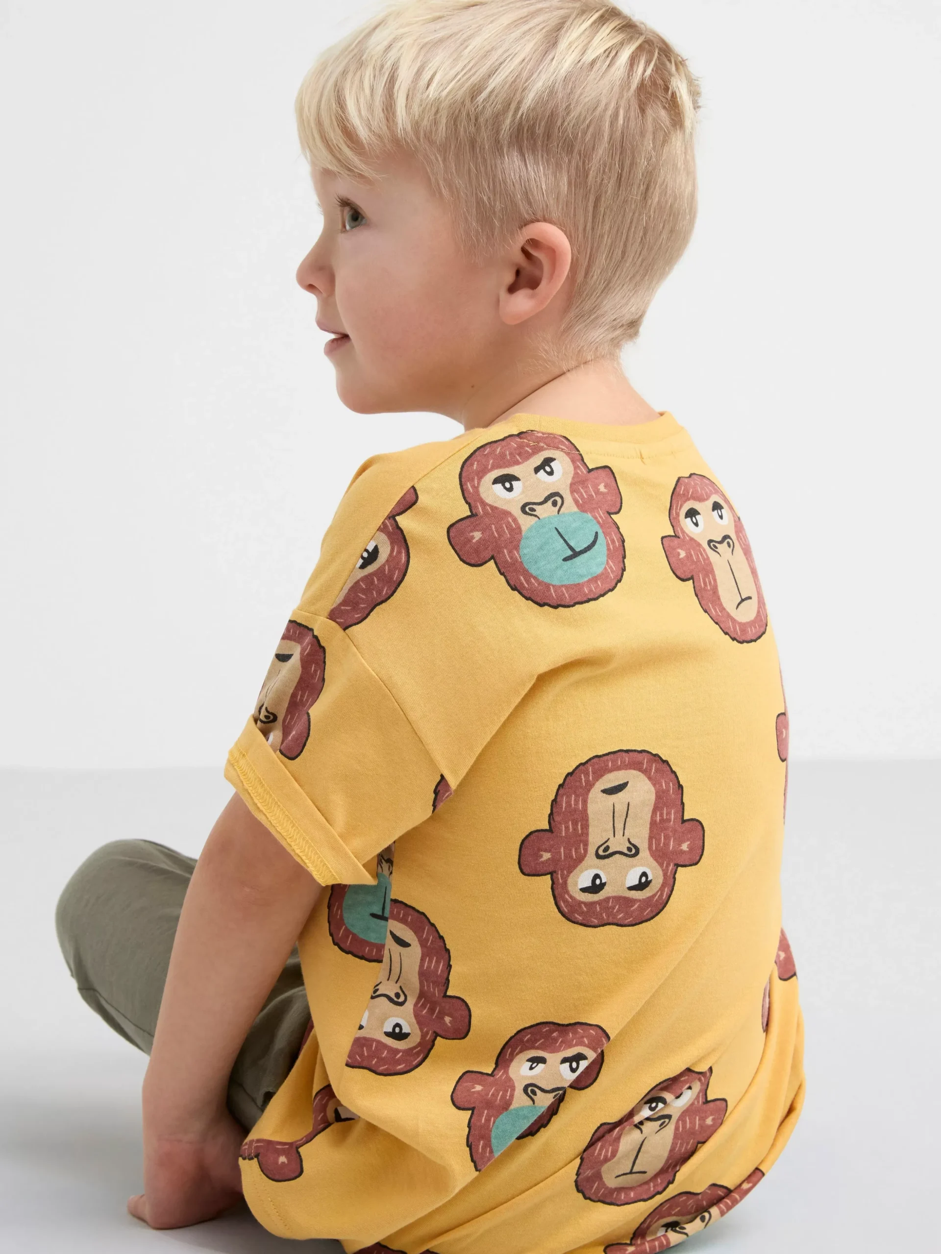 Toppar & T-Shirts>Lindex Kortarmad Topp Med Apor Light Dusty Yellow