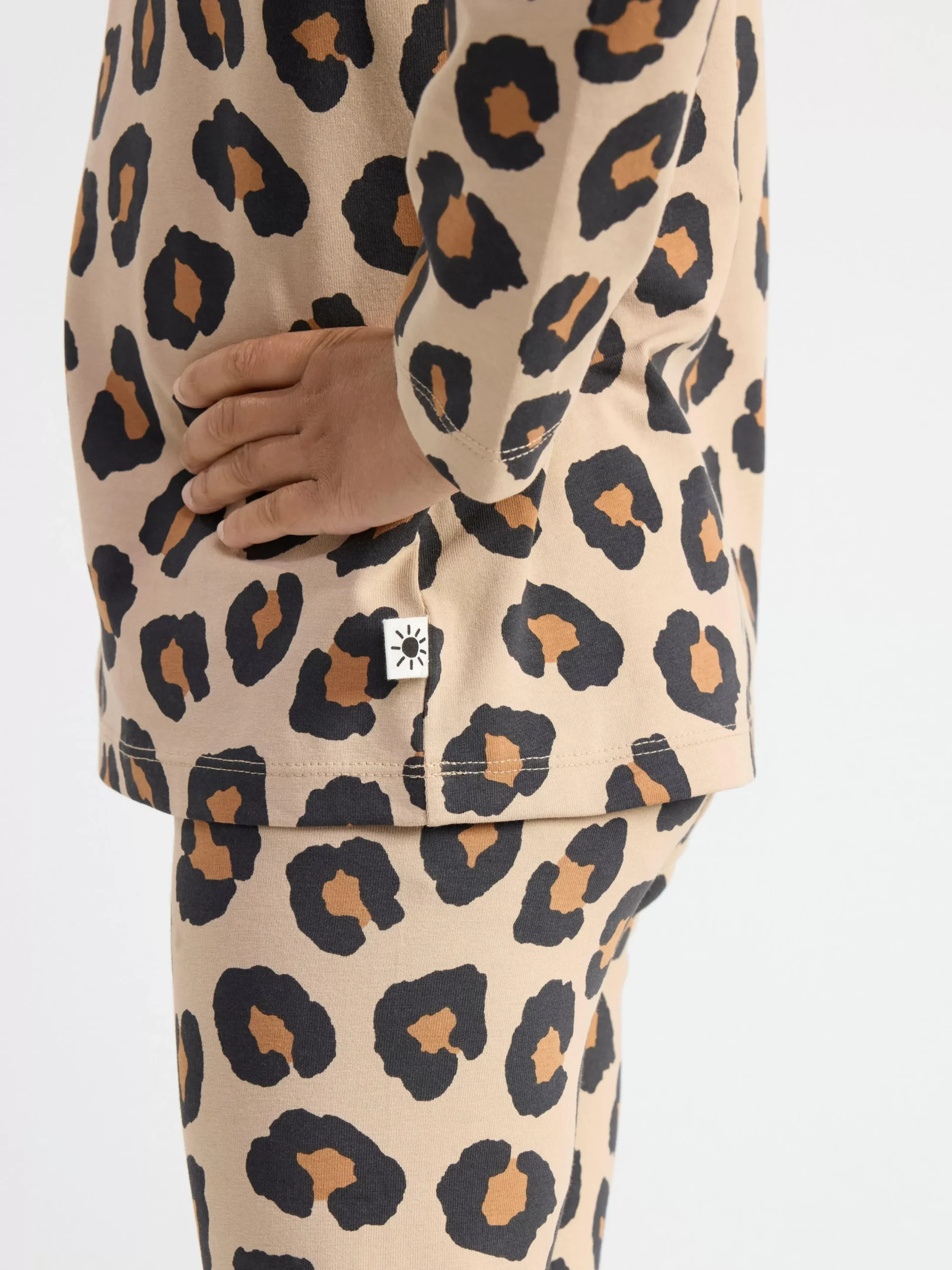 Toppar & T-Shirts>Lindex Langarmad Topp Med Leopardmonster Beige