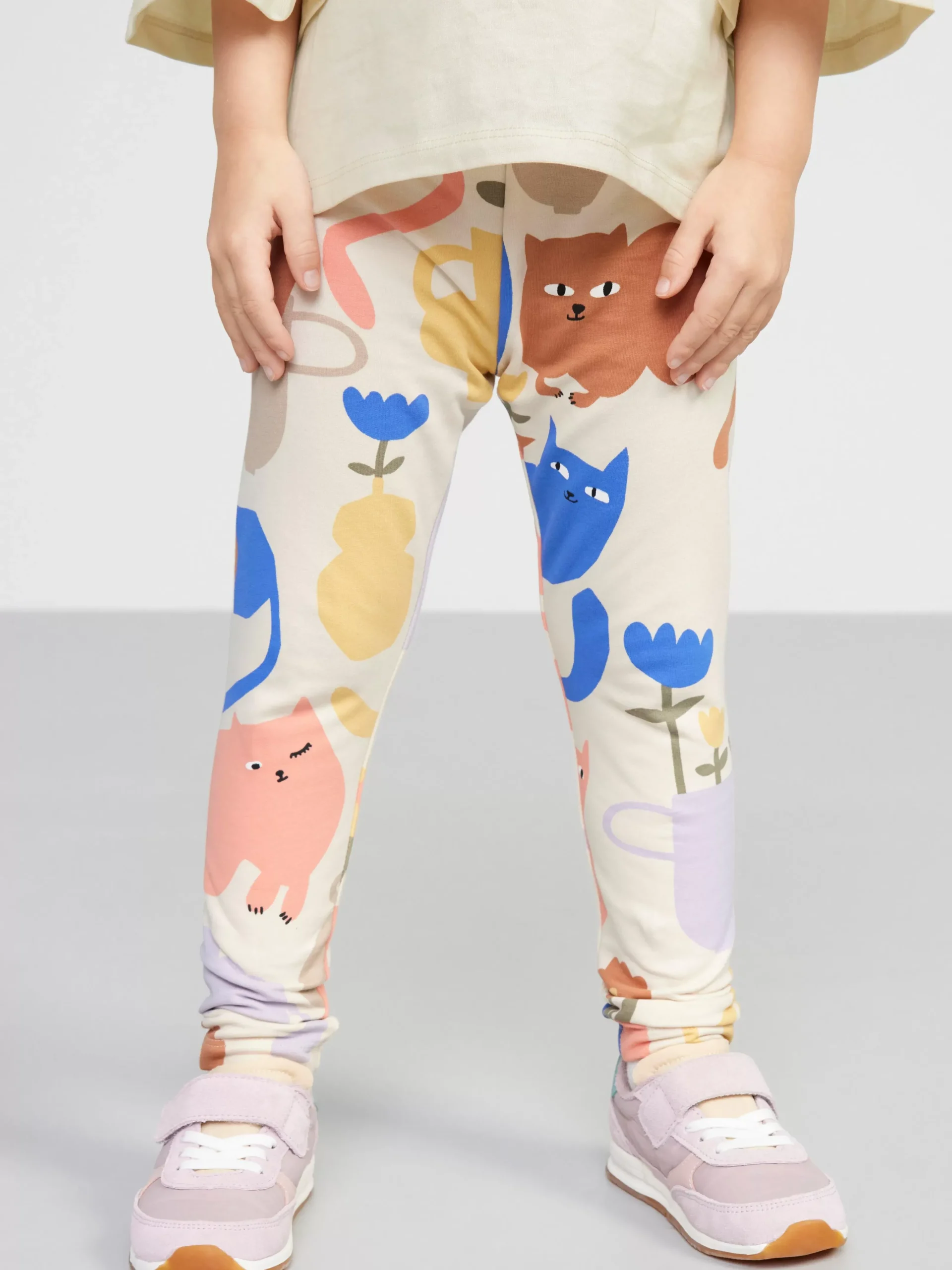 Byxor & Leggings>Lindex Leggings Med Katter Och Borstad Insida Light Beige