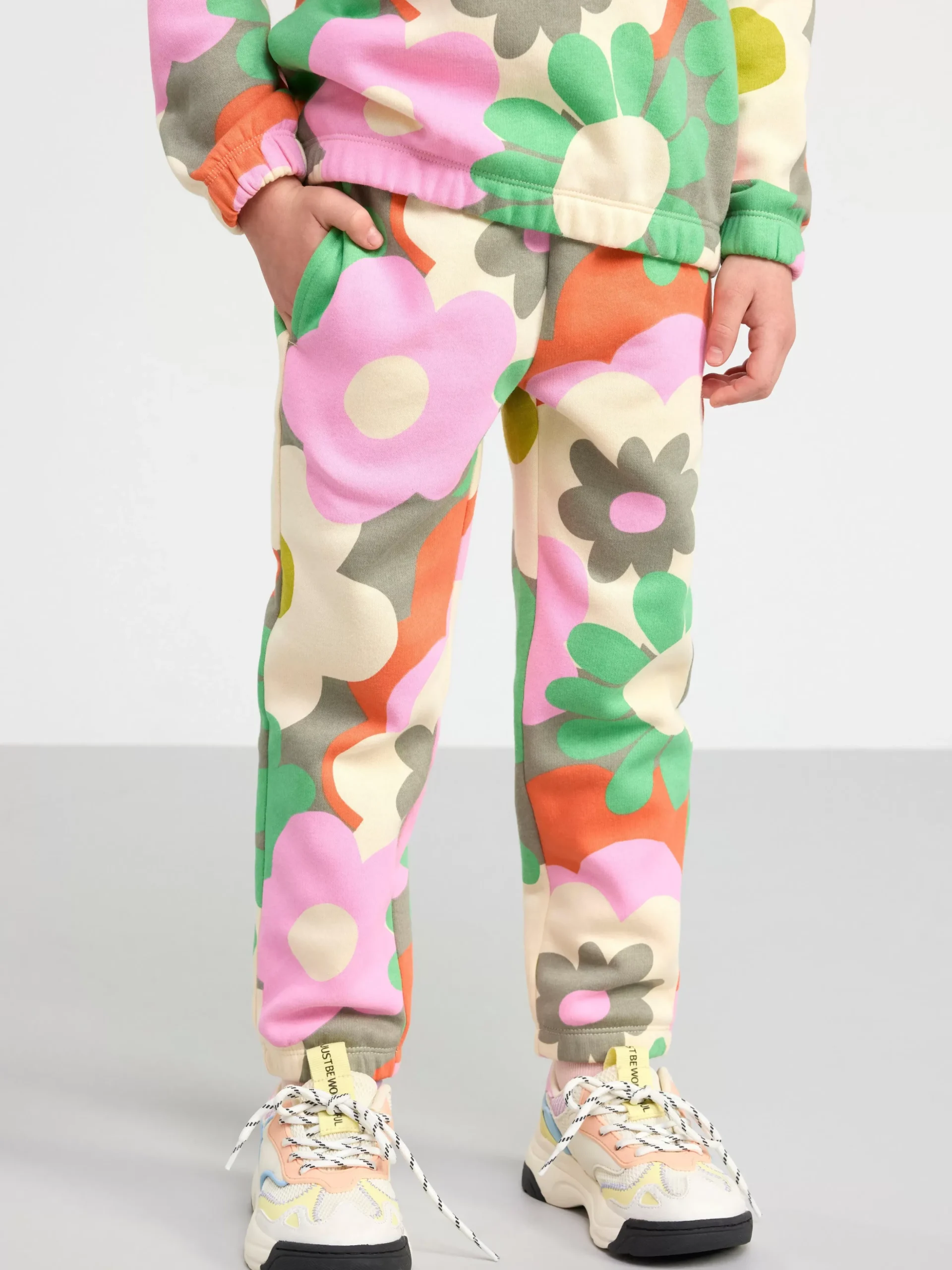 Byxor & Leggings>Lindex Mjukisbyxor Med Blommor Och Borstad Insida Light Dusty Khaki