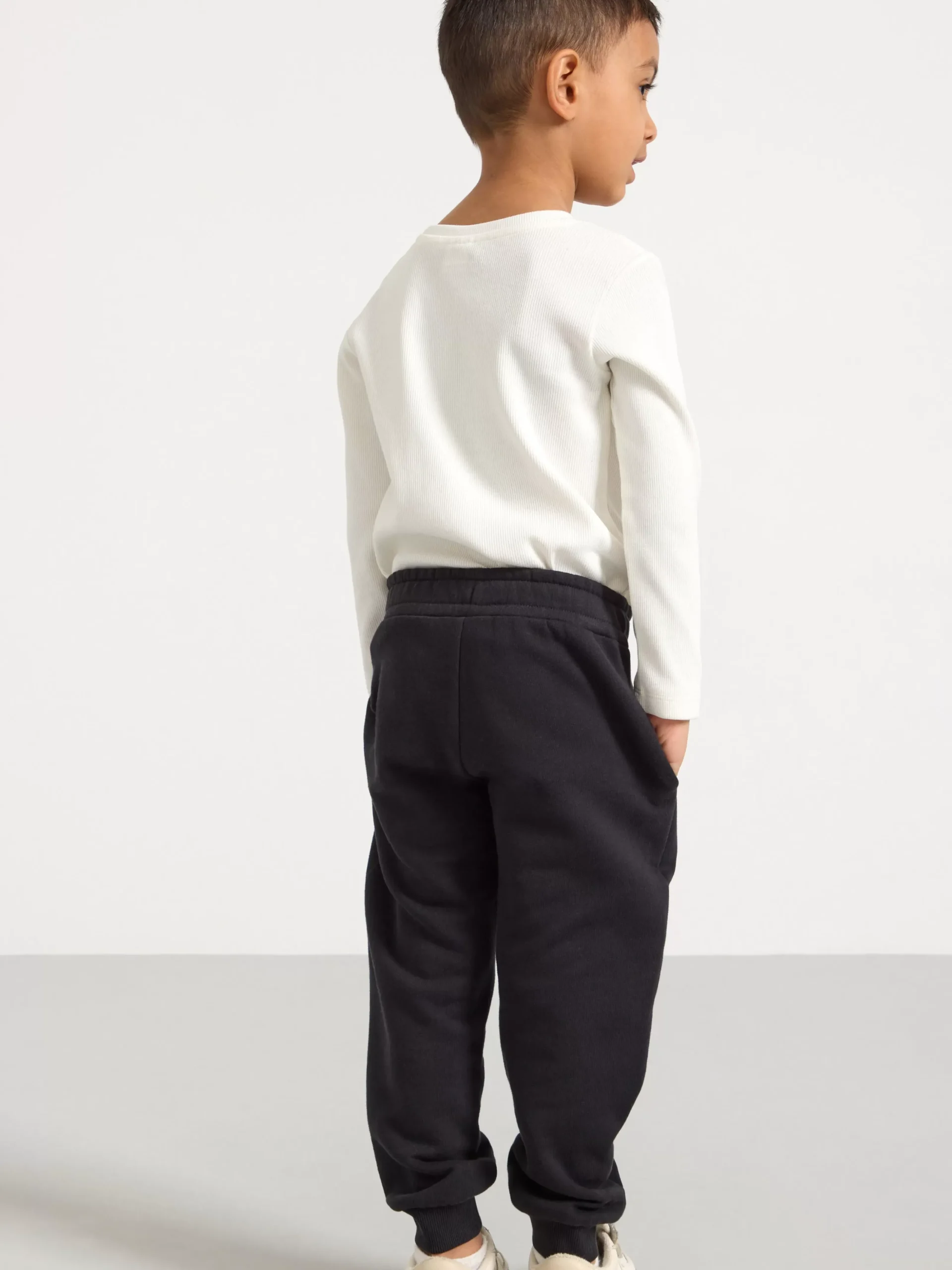 Byxor & Leggings>Lindex Mjukisbyxor Med Forstarkta Knan Off Black