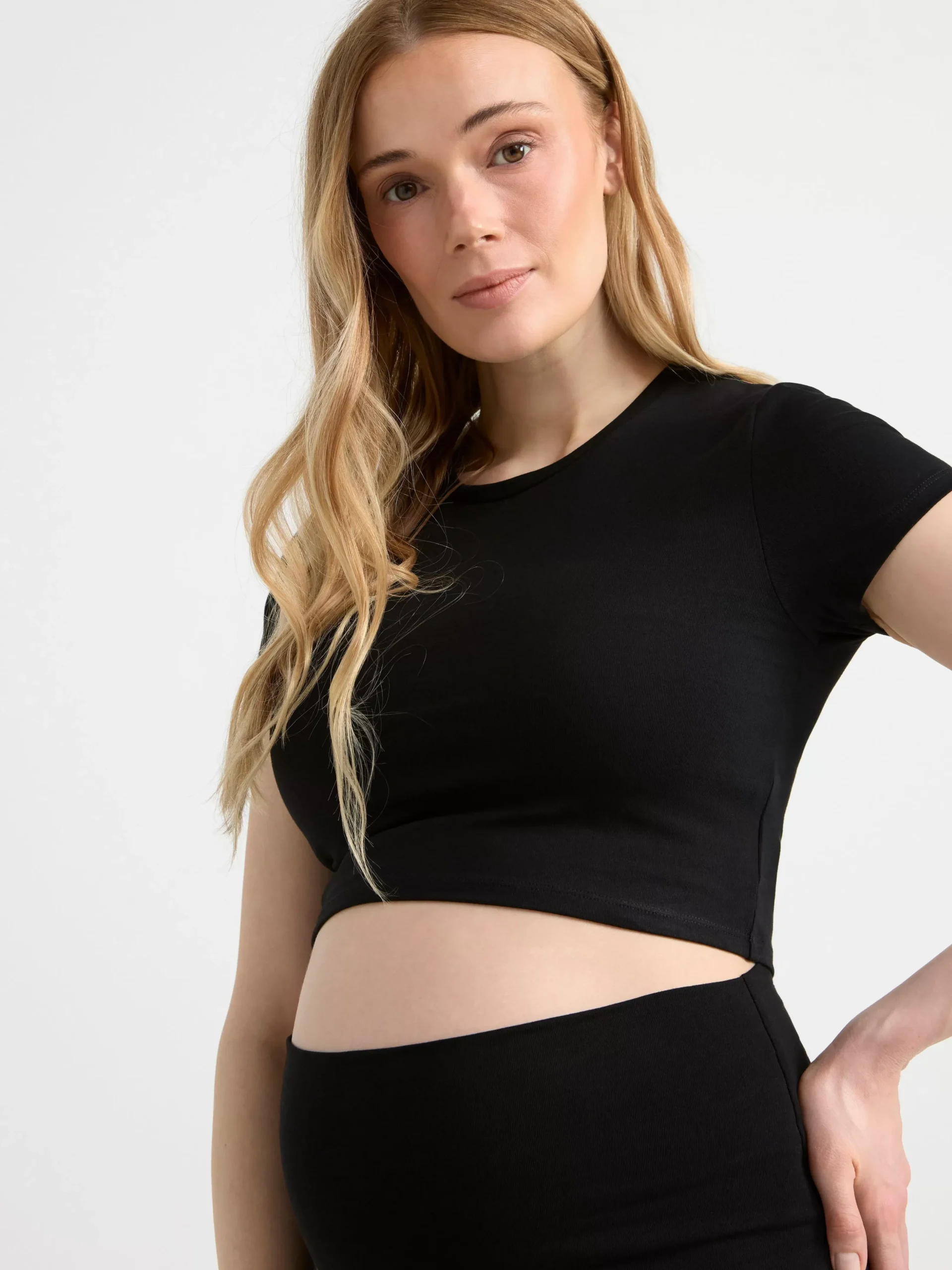 Toppar & T-Shirts>Lindex Mom Kortarmad Croppad Topp Black