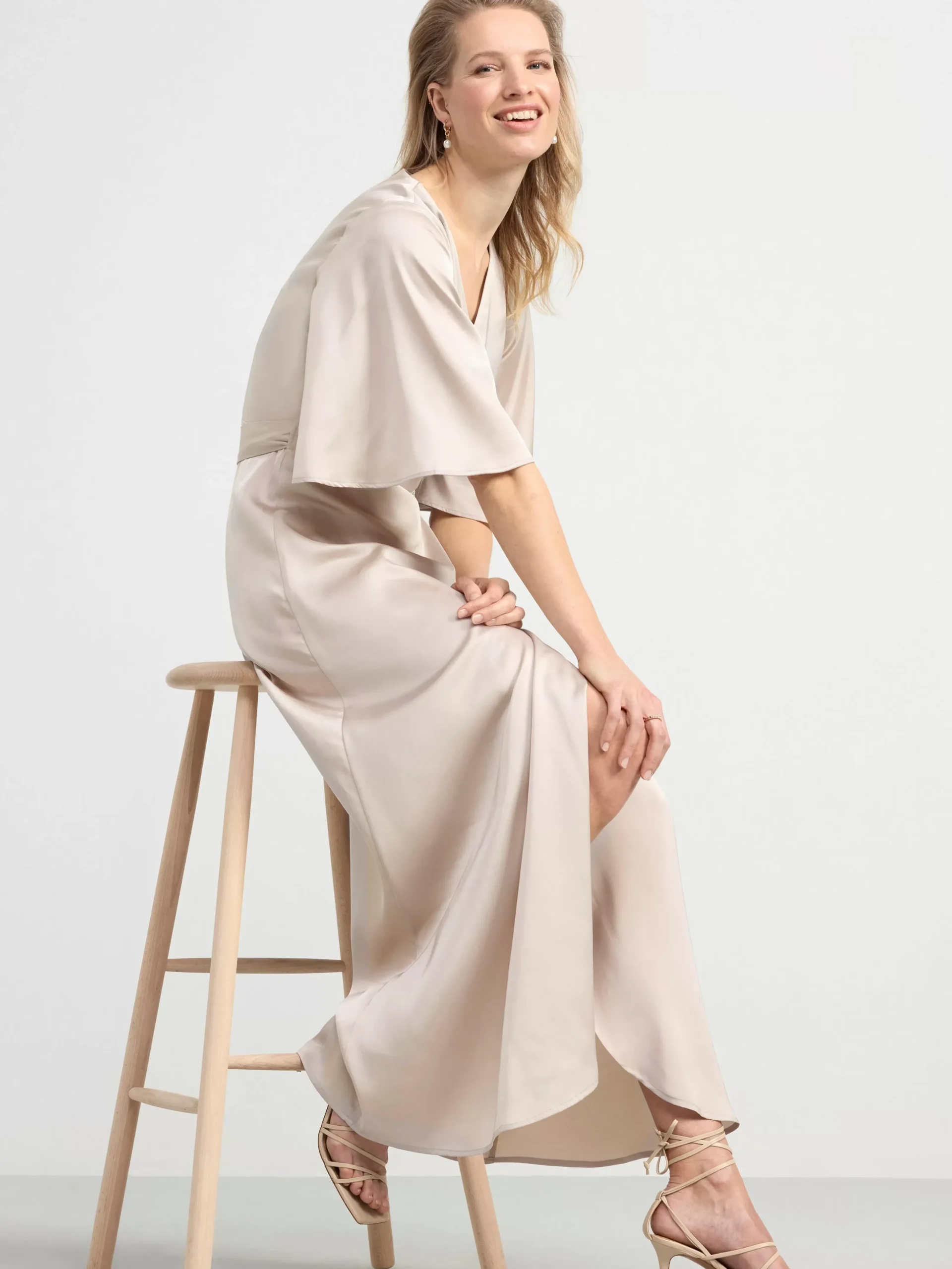 Klänningar>Lindex Omlottklanning I Satin Light Dusty Grey