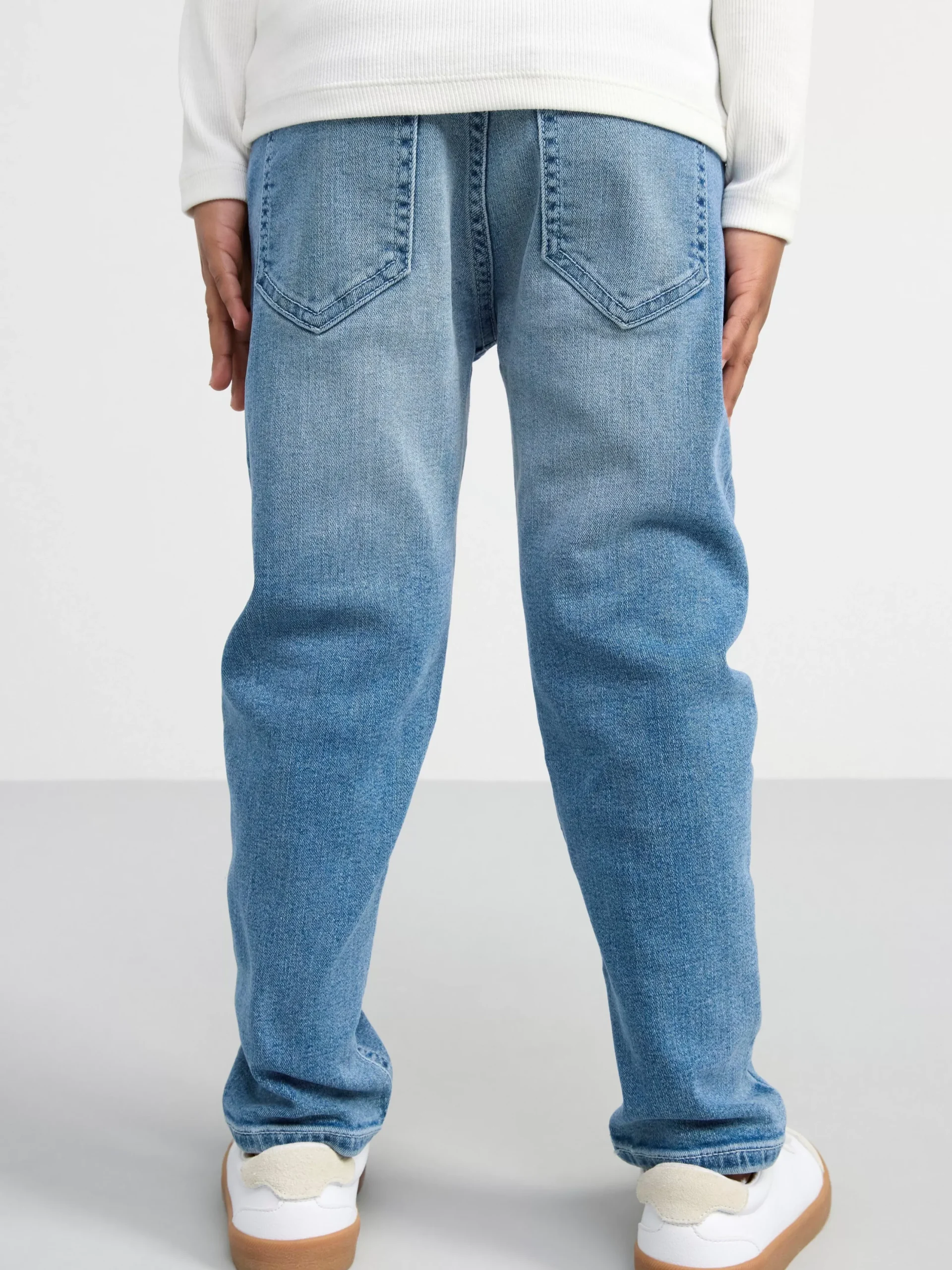 Jeans>Lindex Pull Up-Jeans Med Avsmalnat Ben Och Normalhog Midja Denim