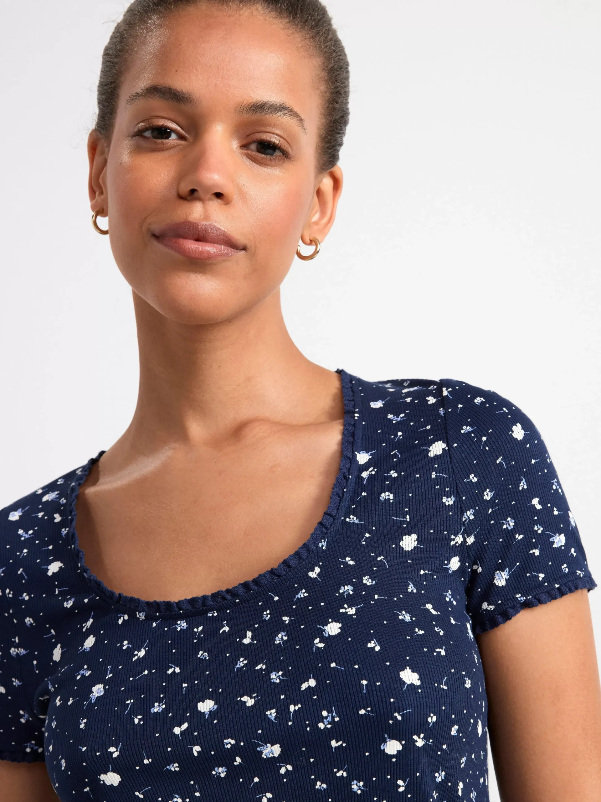 Toppar & T-Shirts>Lindex Ribbad Topp Med Blommor Navy