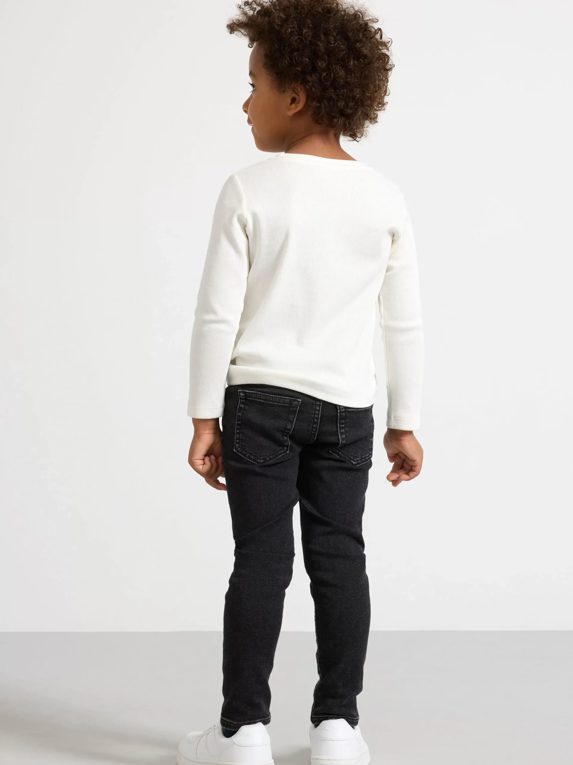 Jeans>Lindex Sam Superstretchiga Pull-Up-Jeans Med Slim Fit Och Normalhog Midja Black