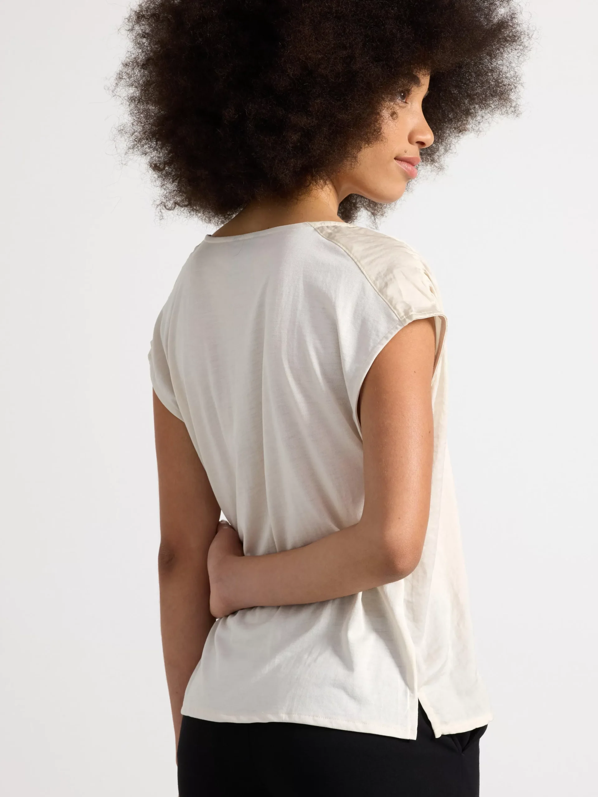 Toppar & T-Shirts>Lindex Satin- Och Trikatopp Light Beige