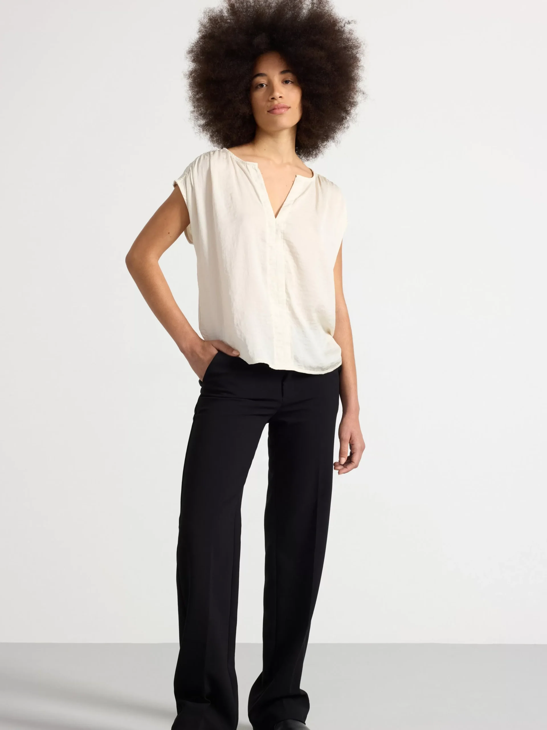 Toppar & T-Shirts>Lindex Satin- Och Trikatopp Light Beige