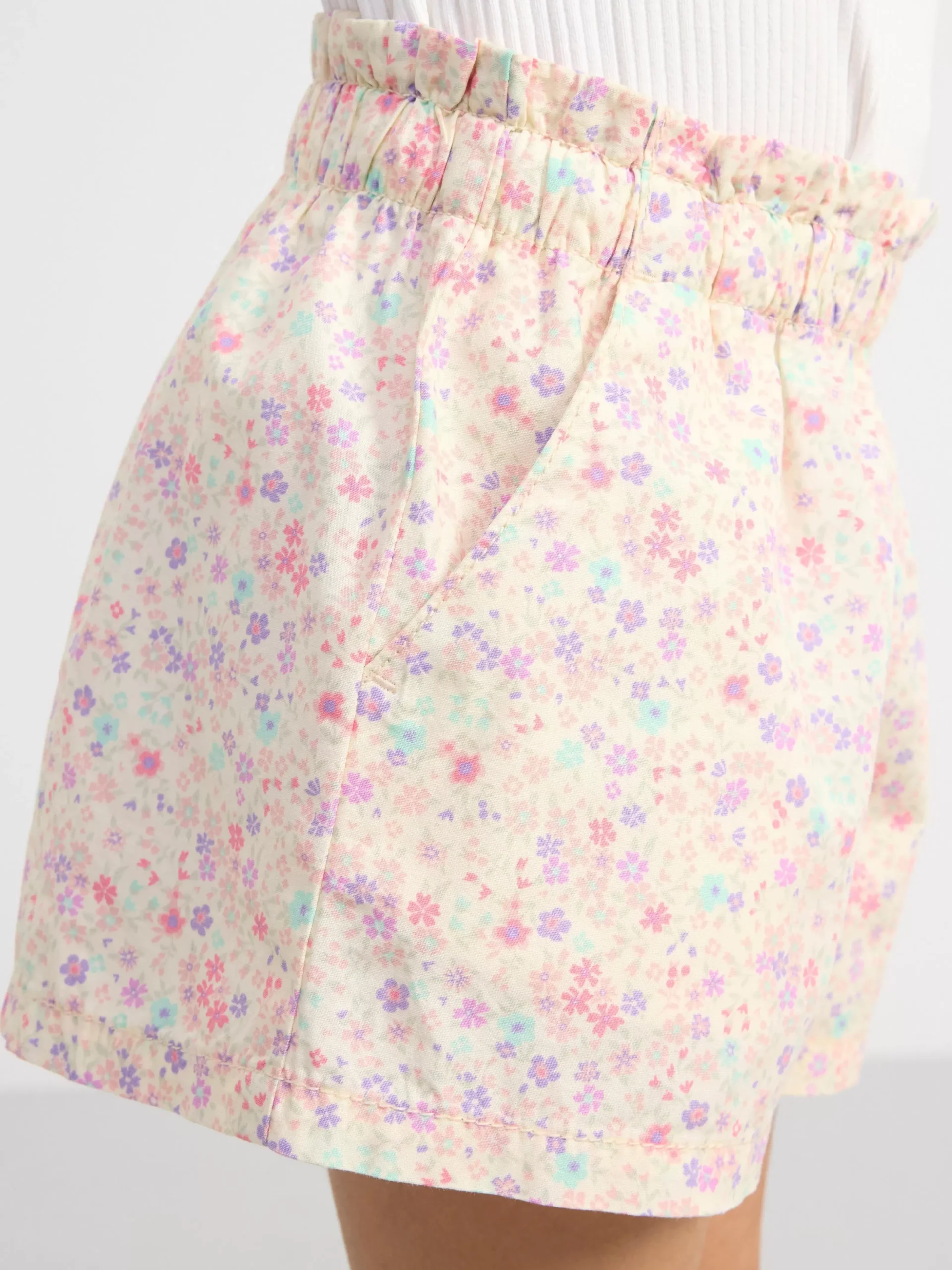 Byxor & Leggings>Lindex Shorts Med Hog Midja, Avsmalnade Ben Och Midja I Paperbag-Stil Sky Lilac