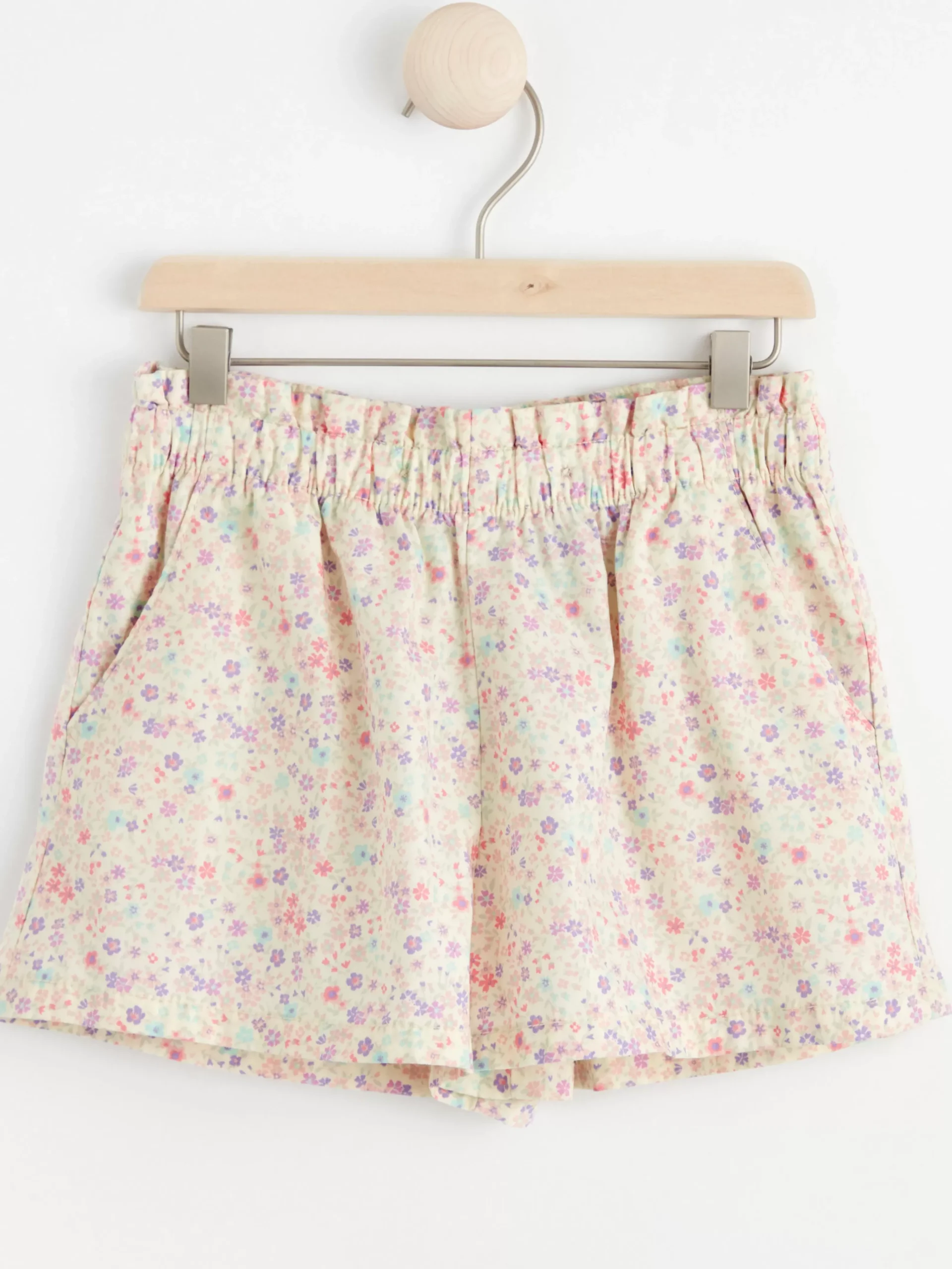 Byxor & Leggings>Lindex Shorts Med Hog Midja, Avsmalnade Ben Och Midja I Paperbag-Stil Sky Lilac