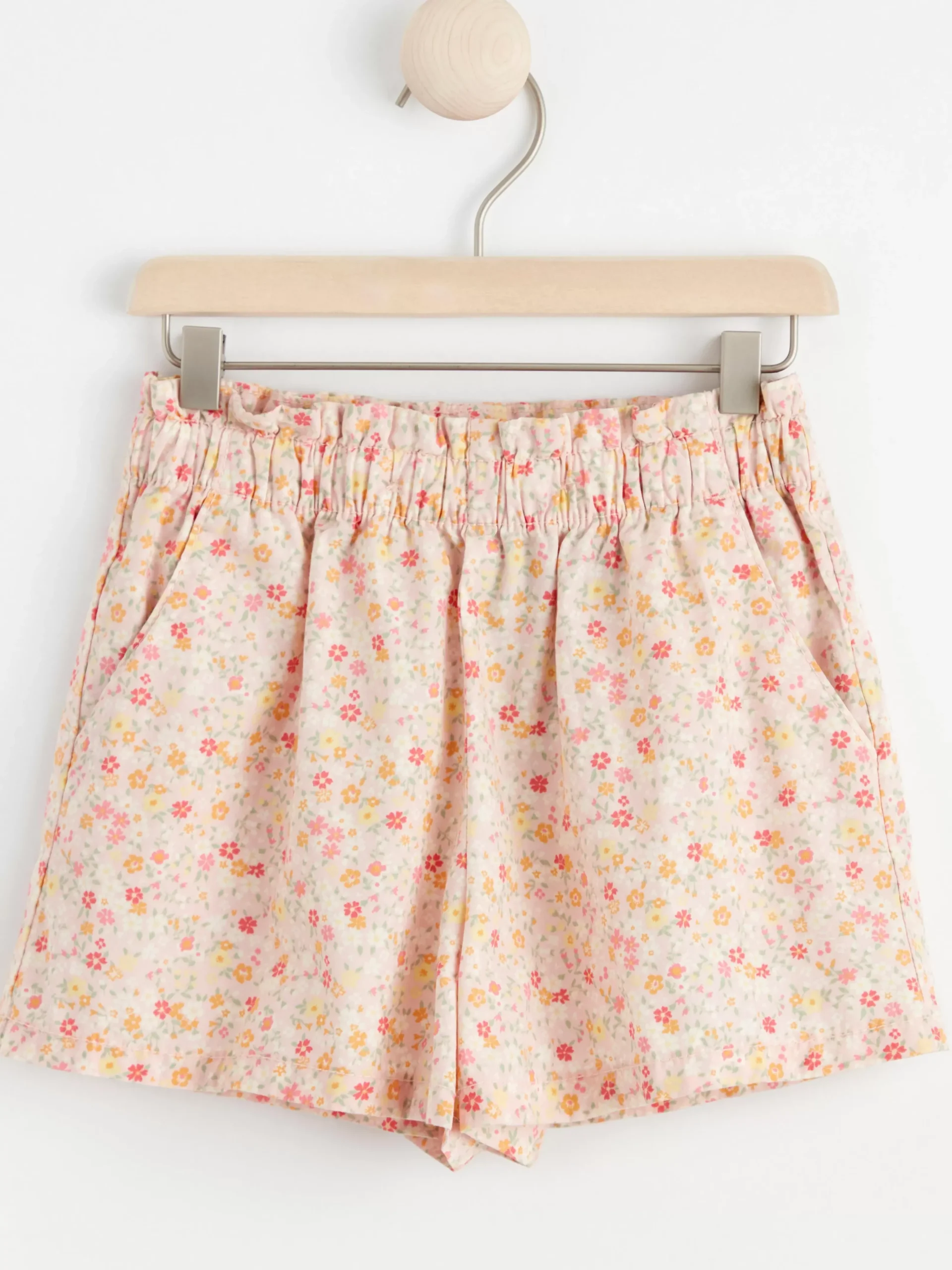 Byxor & Leggings>Lindex Shorts Med Hog Midja, Avsmalnade Ben Och Midja I Paperbag-Stil Light Pink