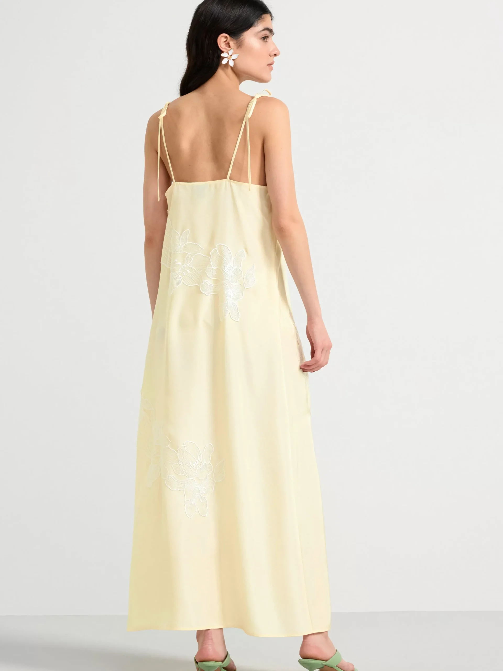 Klänningar>Lindex Slipklanning I Satin Med Blommor Off White