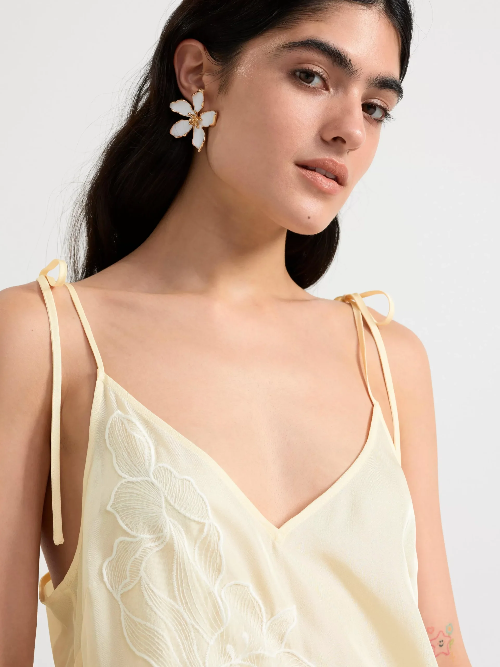 Klänningar>Lindex Slipklanning I Satin Med Blommor Off White