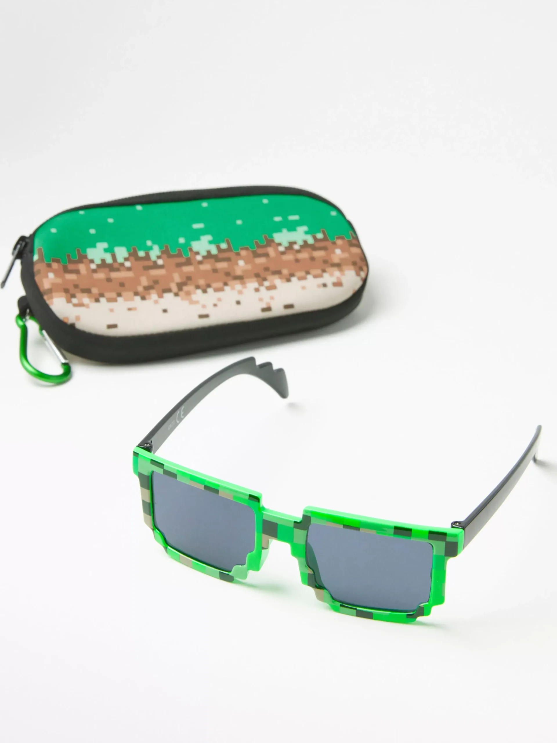 Accessoarer>Lindex Solglasogon Med Pixlar Och Matchande Fodral Green