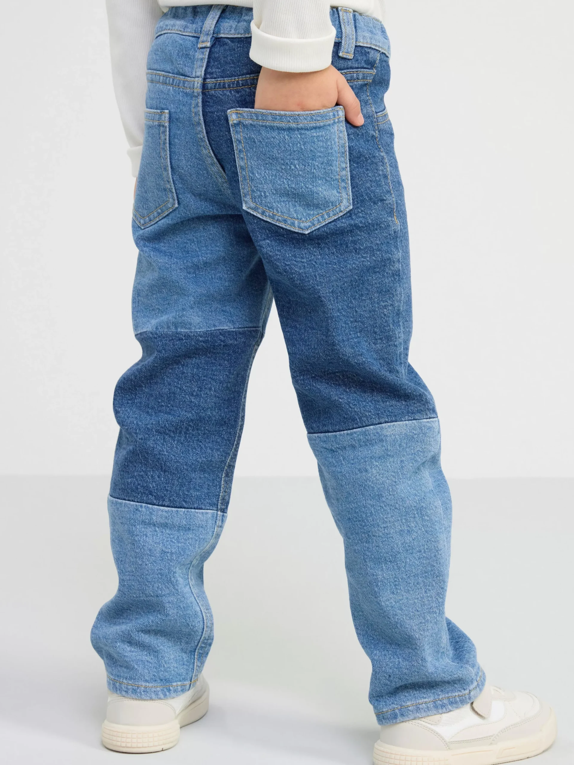 Jeans>Lindex Stina Jeans Med Rakt Ben, Normalhog Midja Och Lapptacksmonster Denim