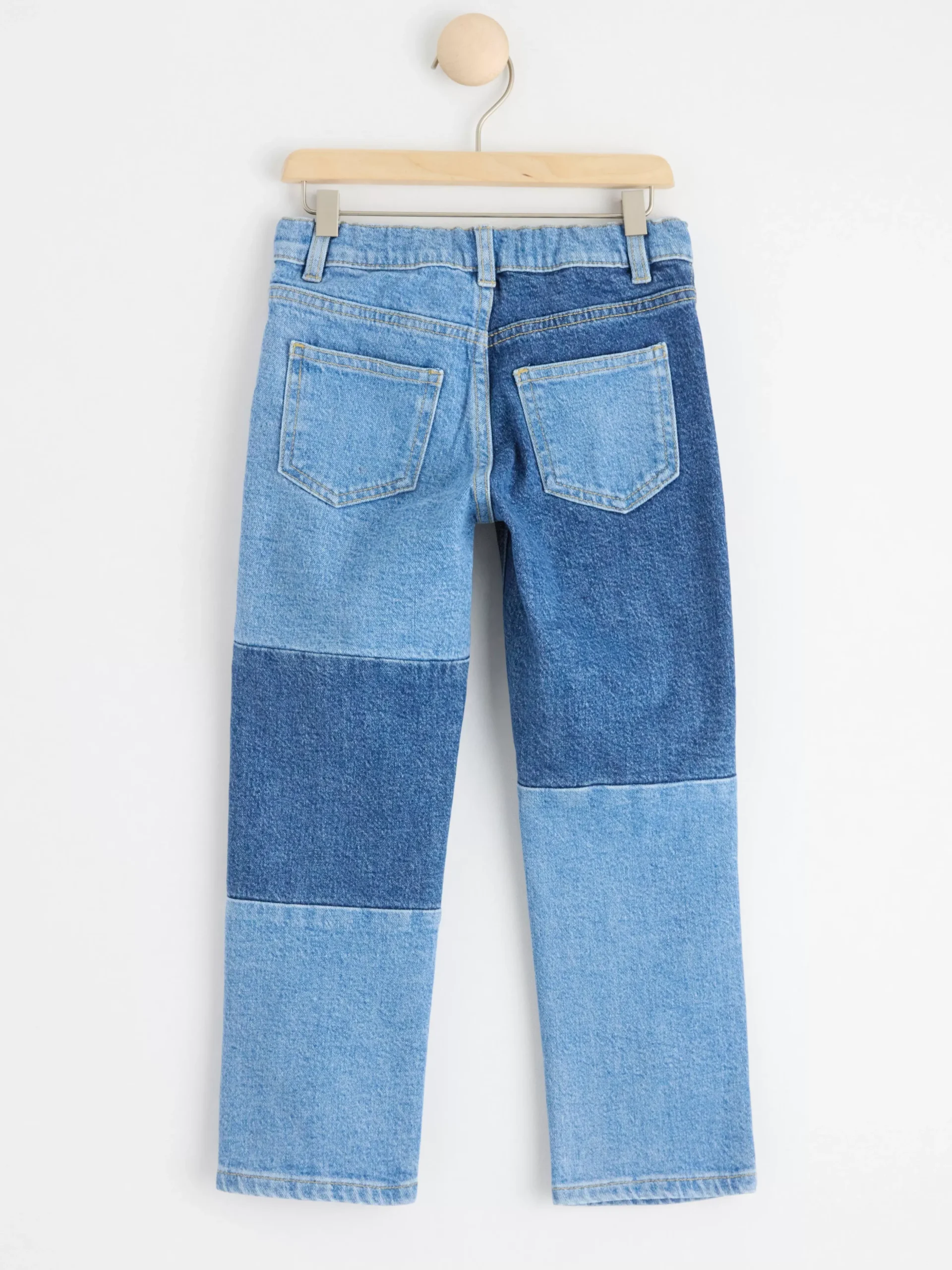 Jeans>Lindex Stina Jeans Med Rakt Ben, Normalhog Midja Och Lapptacksmonster Denim