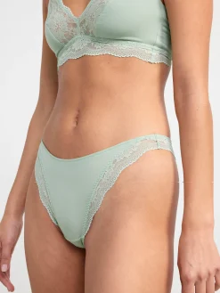Trosor>Lindex Stringtrosa Med Spets Och Normalhog Midja Light Dusty Green