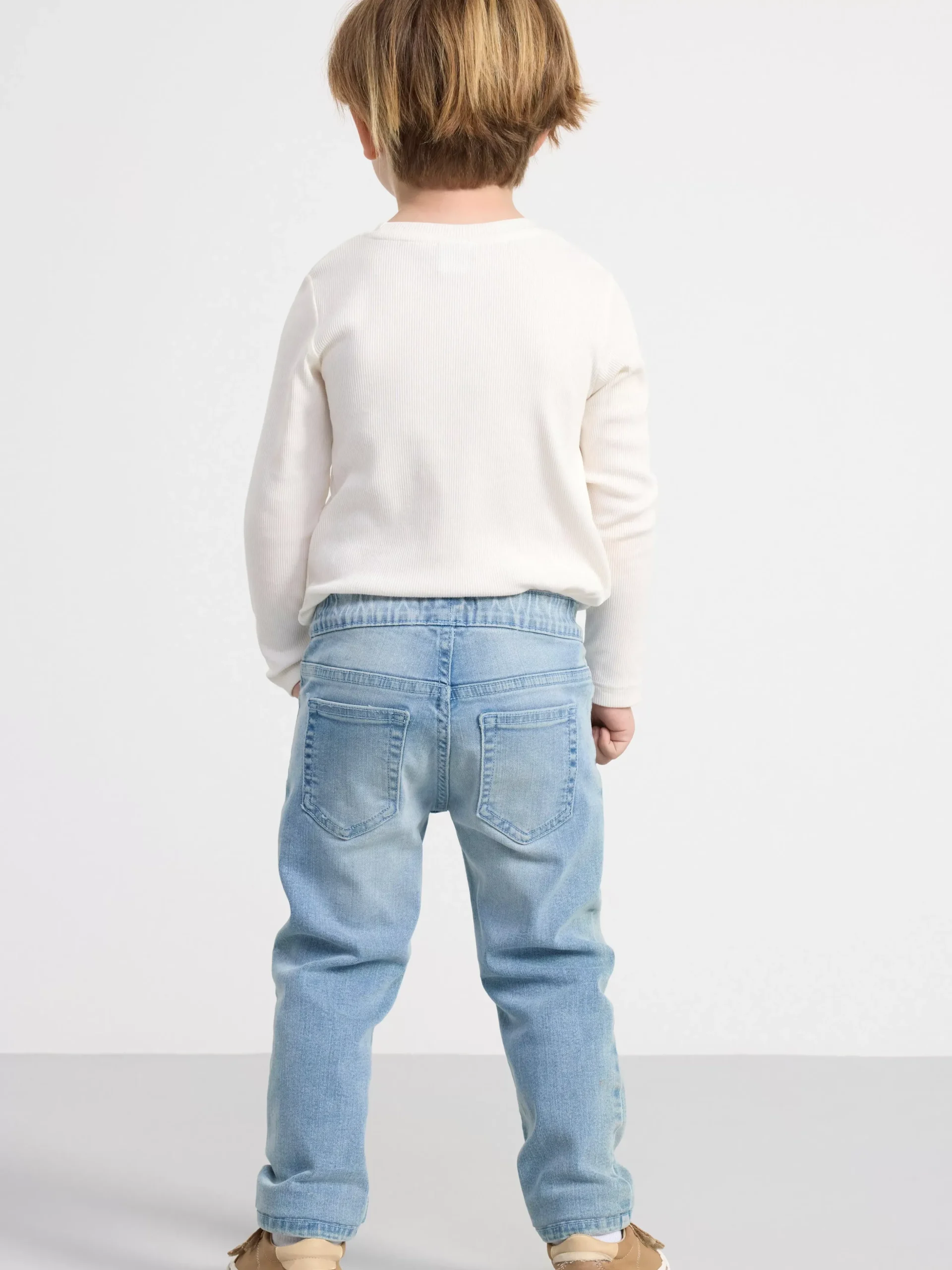 Jeans>Lindex Sture Jeans Med Rakt Ben Och Normalhog Pull-Up-Midja Light Denim