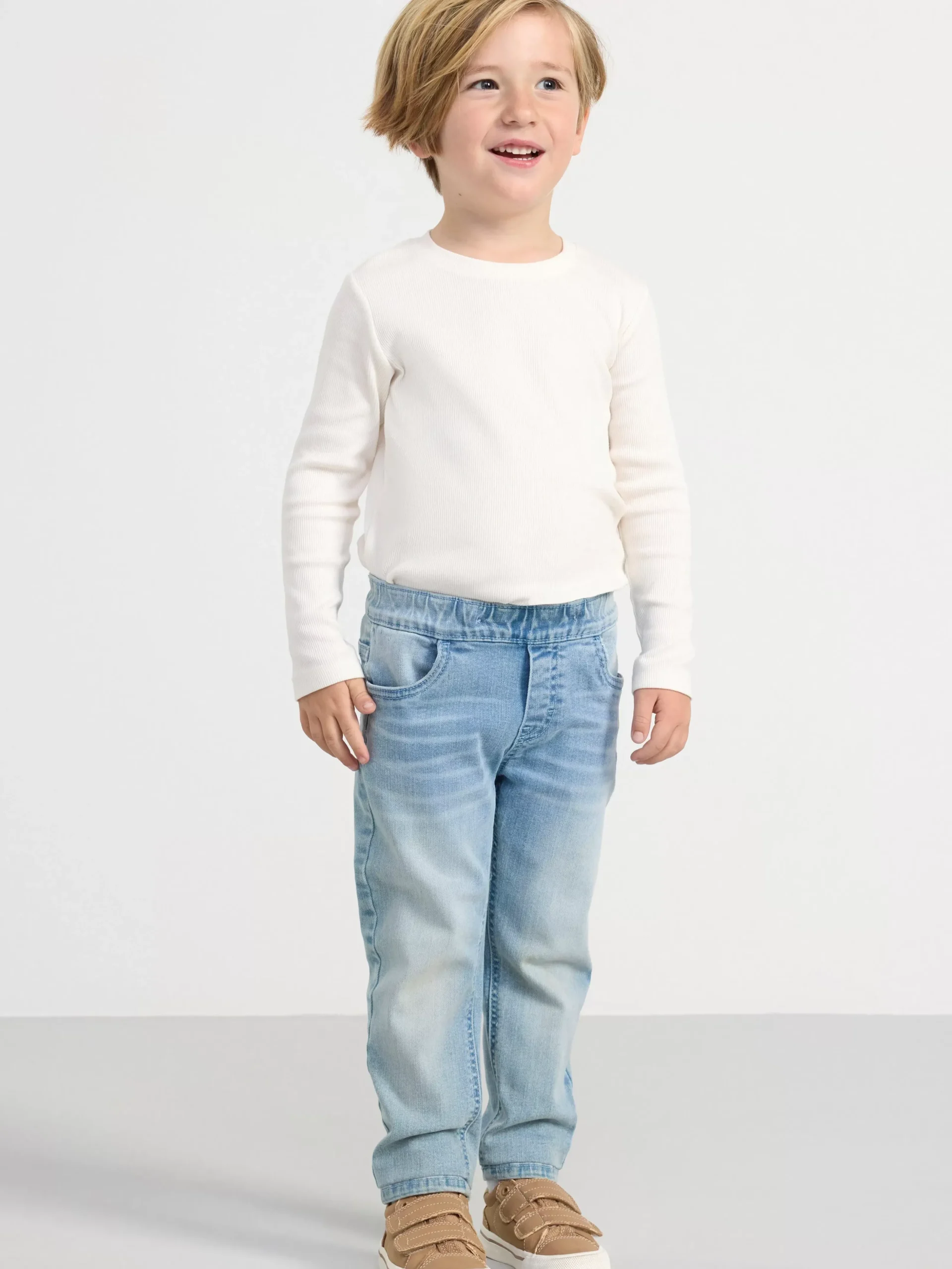Jeans>Lindex Sture Jeans Med Rakt Ben Och Normalhog Pull-Up-Midja Light Denim