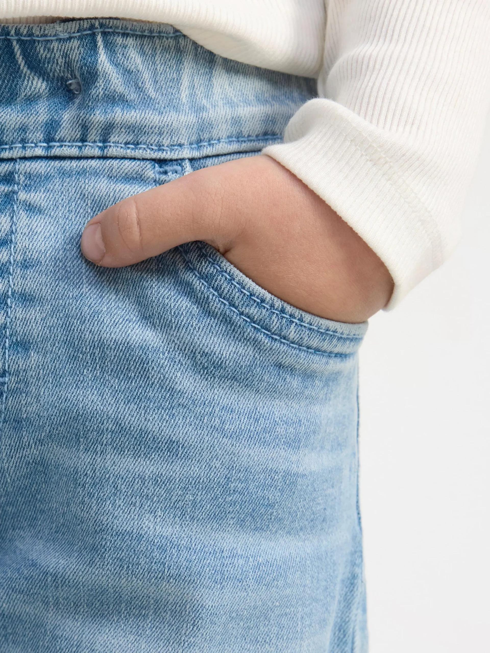 Jeans>Lindex Sture Jeans Med Rakt Ben Och Normalhog Pull-Up-Midja Light Denim