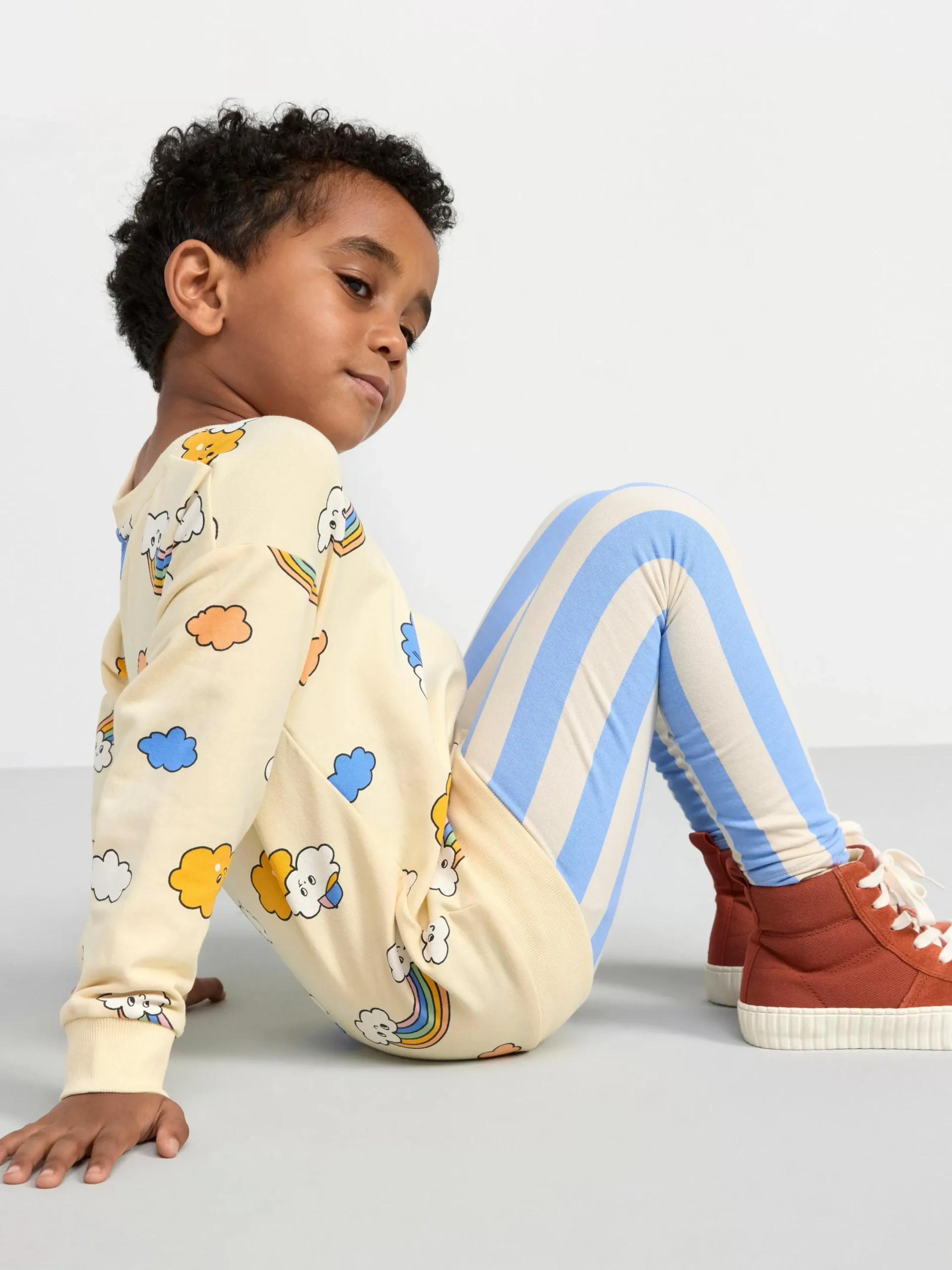 Tröjor & Cardigans>Lindex Sweatshirt Med Regnbagar Och Moln Light Yellow