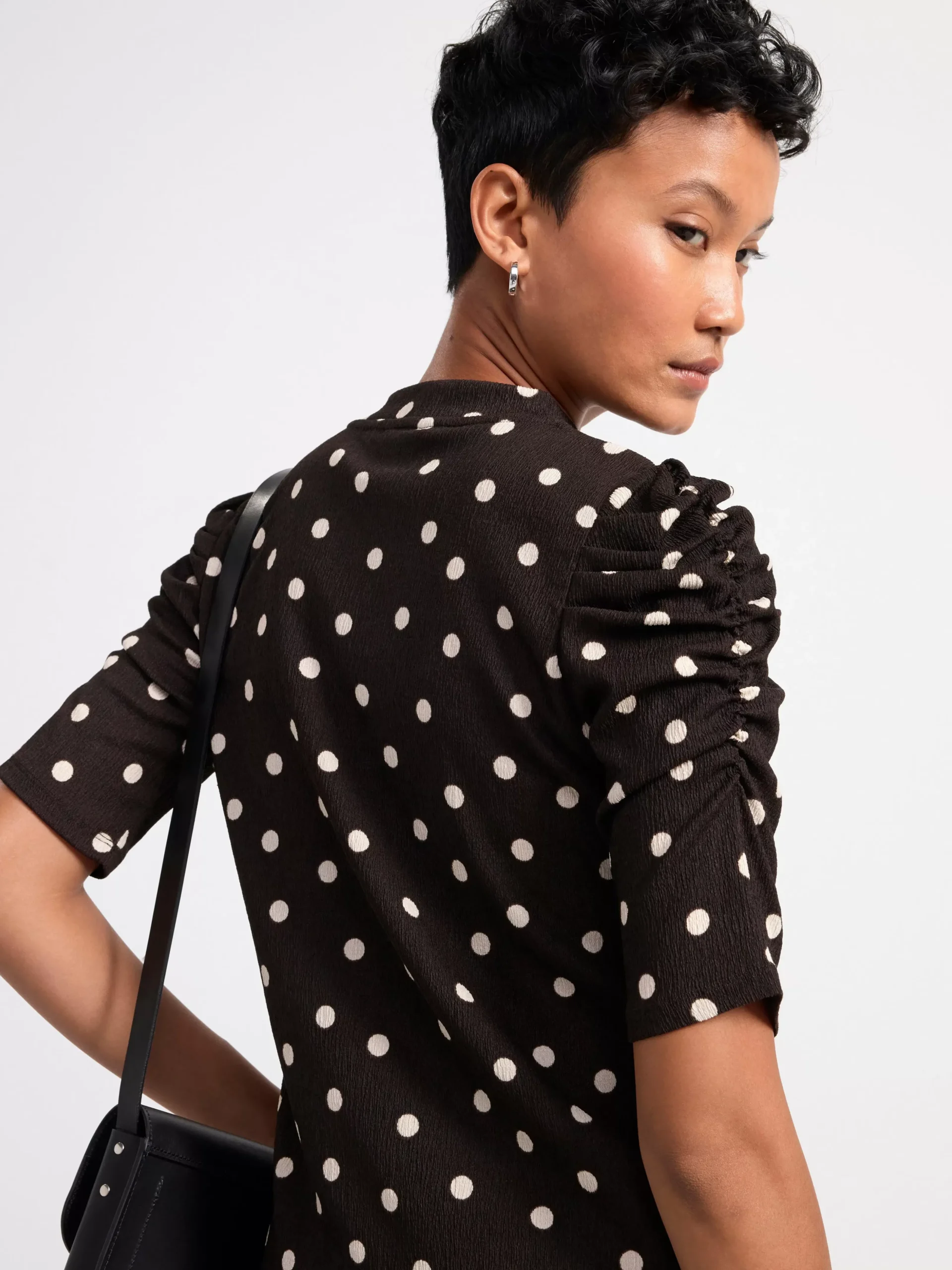 Toppar & T-Shirts>Lindex Topp Med Puffarm Och Struktur Dark Brown