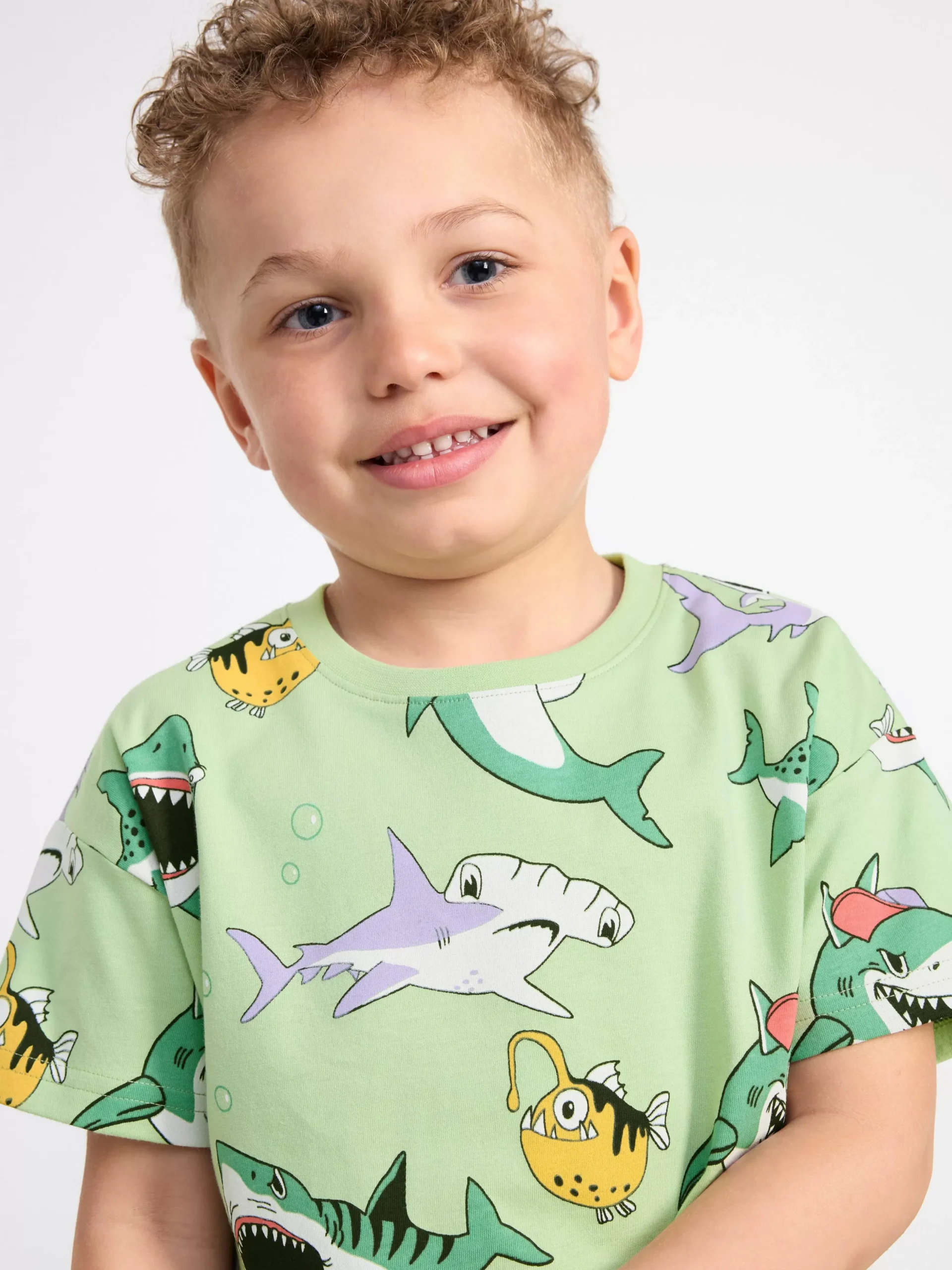 Toppar & T-Shirts>Lindex T-Shirt Med Hajmonster Light Dusty Green