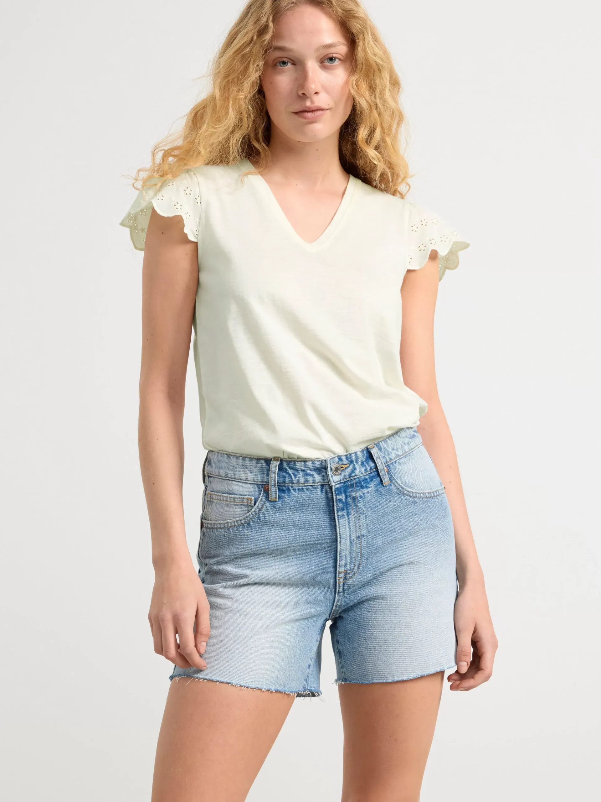 Toppar & T-Shirts>Lindex V-Ringad Topp Med Halbroderad Arm Off White